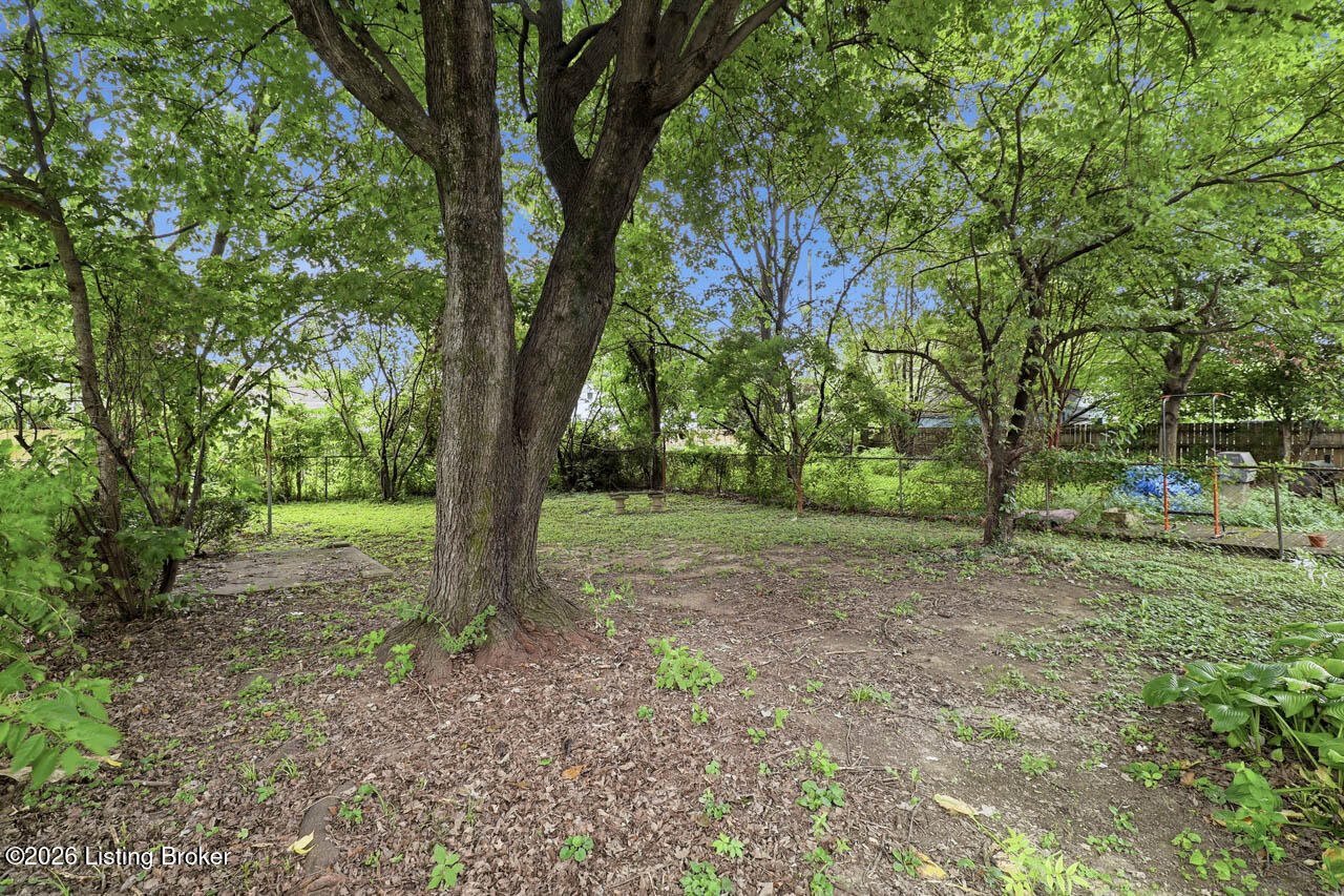 702 Compton St Property Photo 41