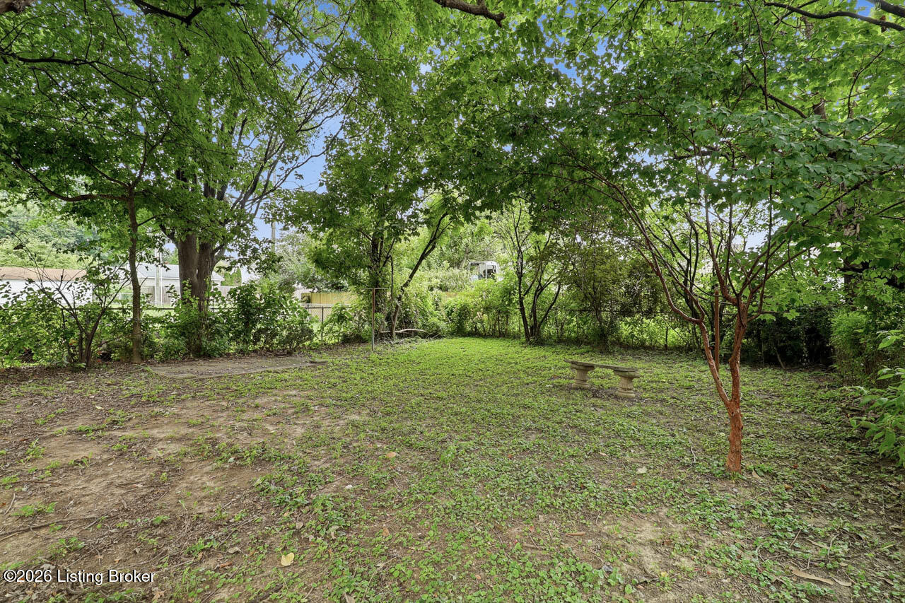 702 Compton St Property Photo 43