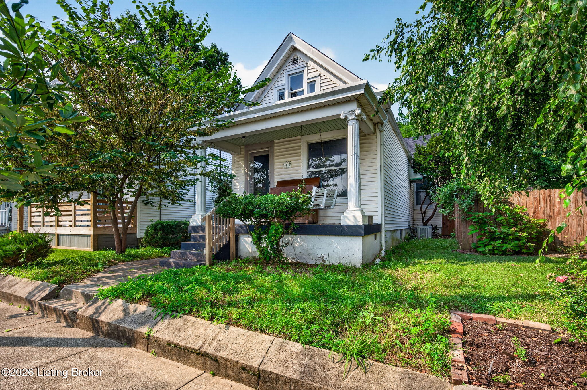 1112 Milton St Property Photo 3