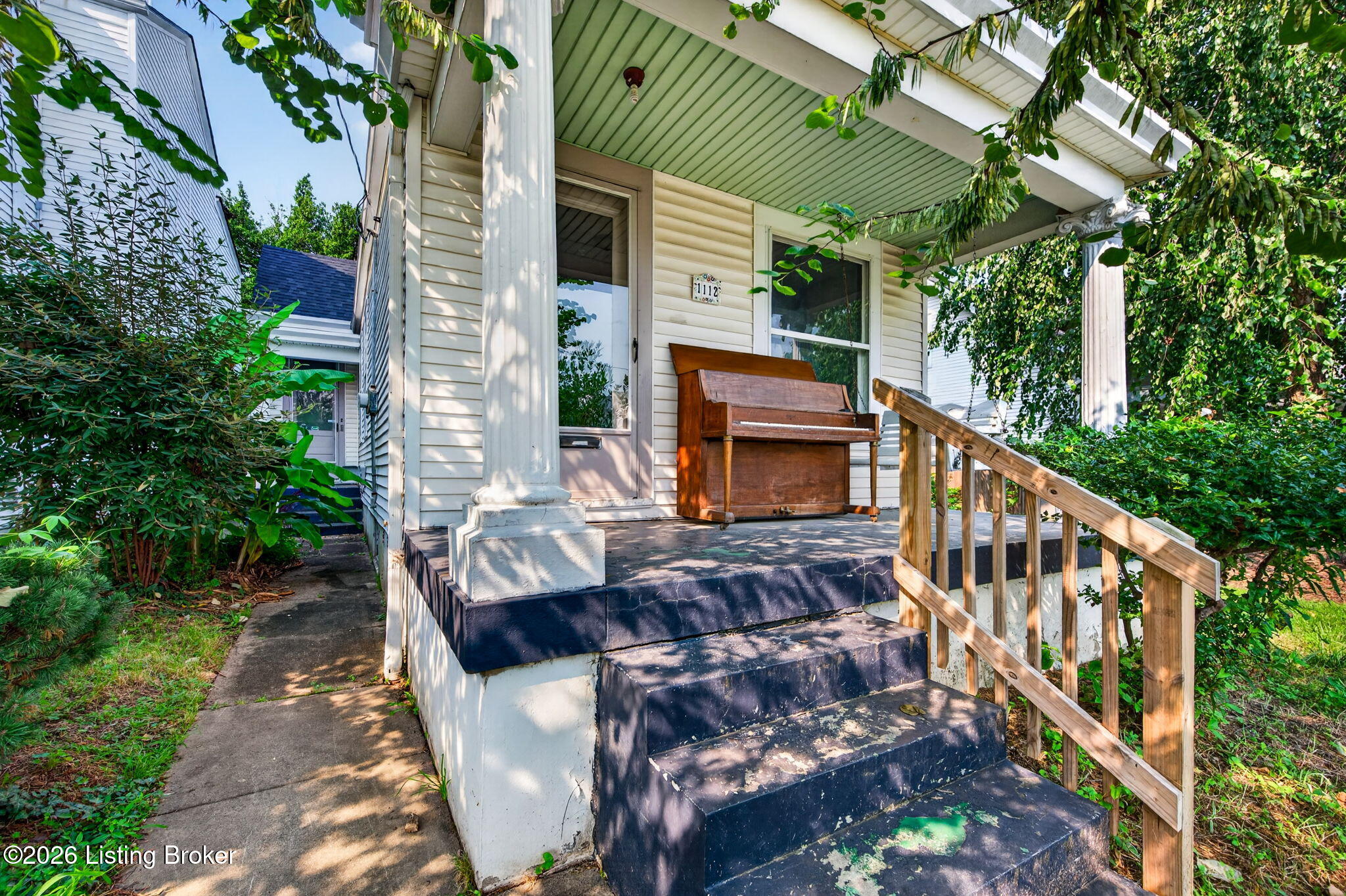 1112 Milton St Property Photo 4