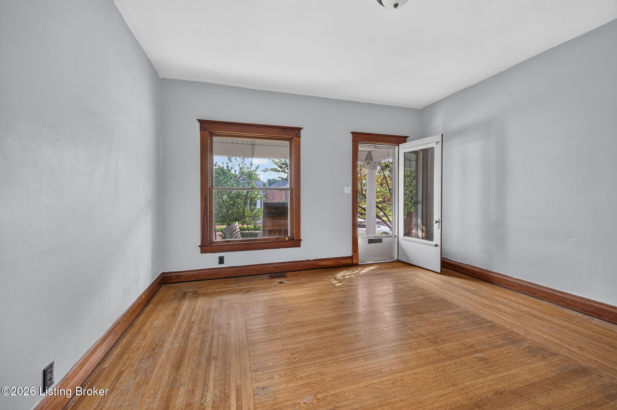 1112 Milton St Property Photo 5