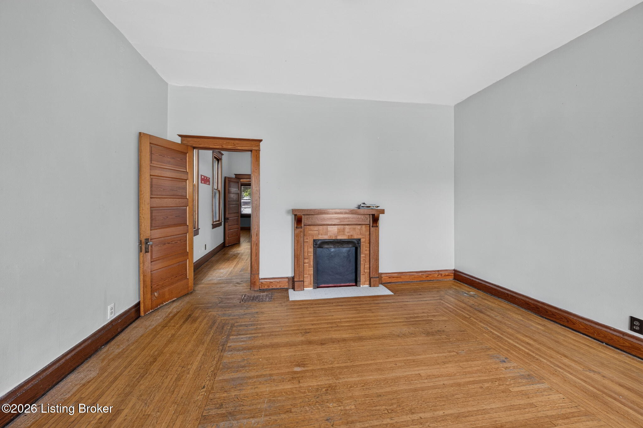 1112 Milton St Property Photo 6