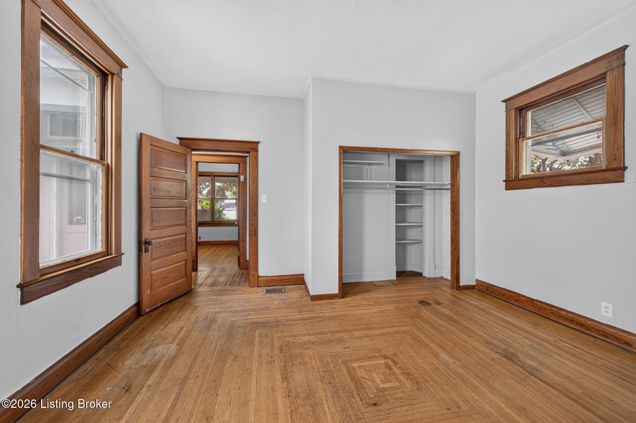 1112 Milton St Property Photo 7