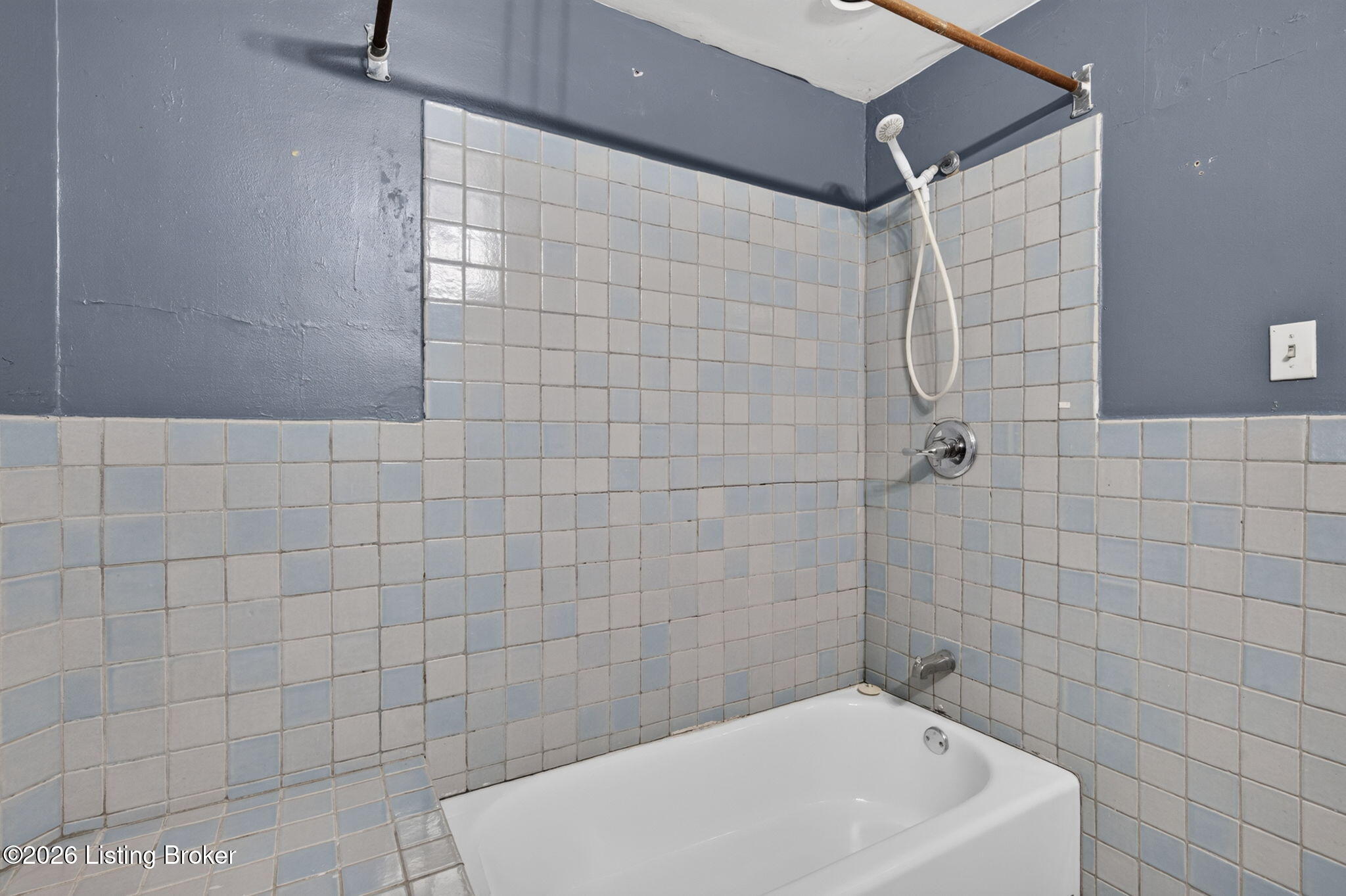 1112 Milton St Property Photo 17