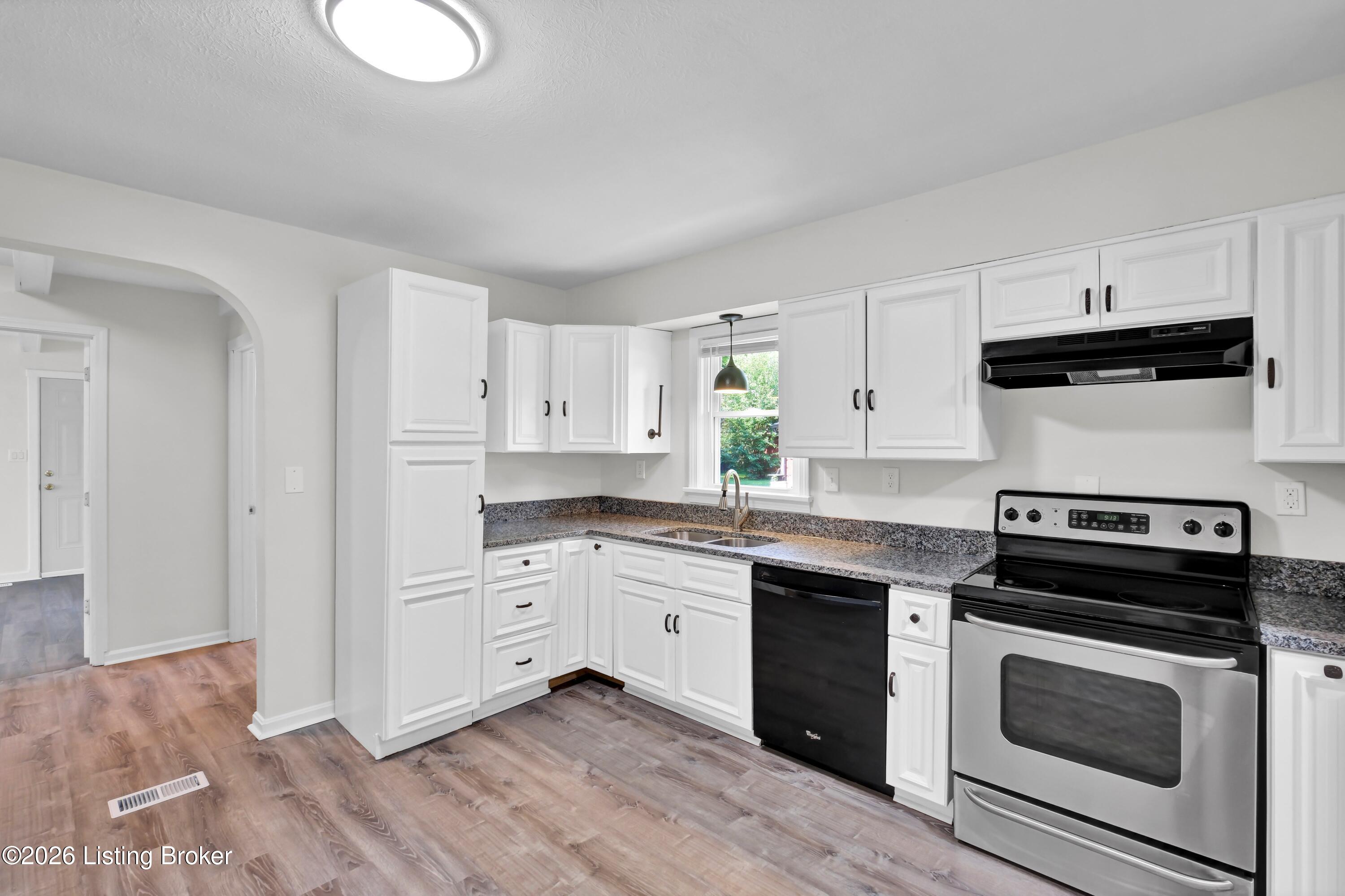 4300 Blue Sky Ct Property Photo 11