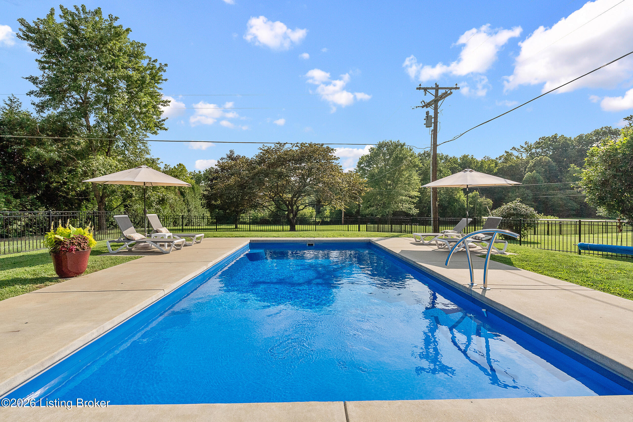 10255 Boston Rd Property Photo 3