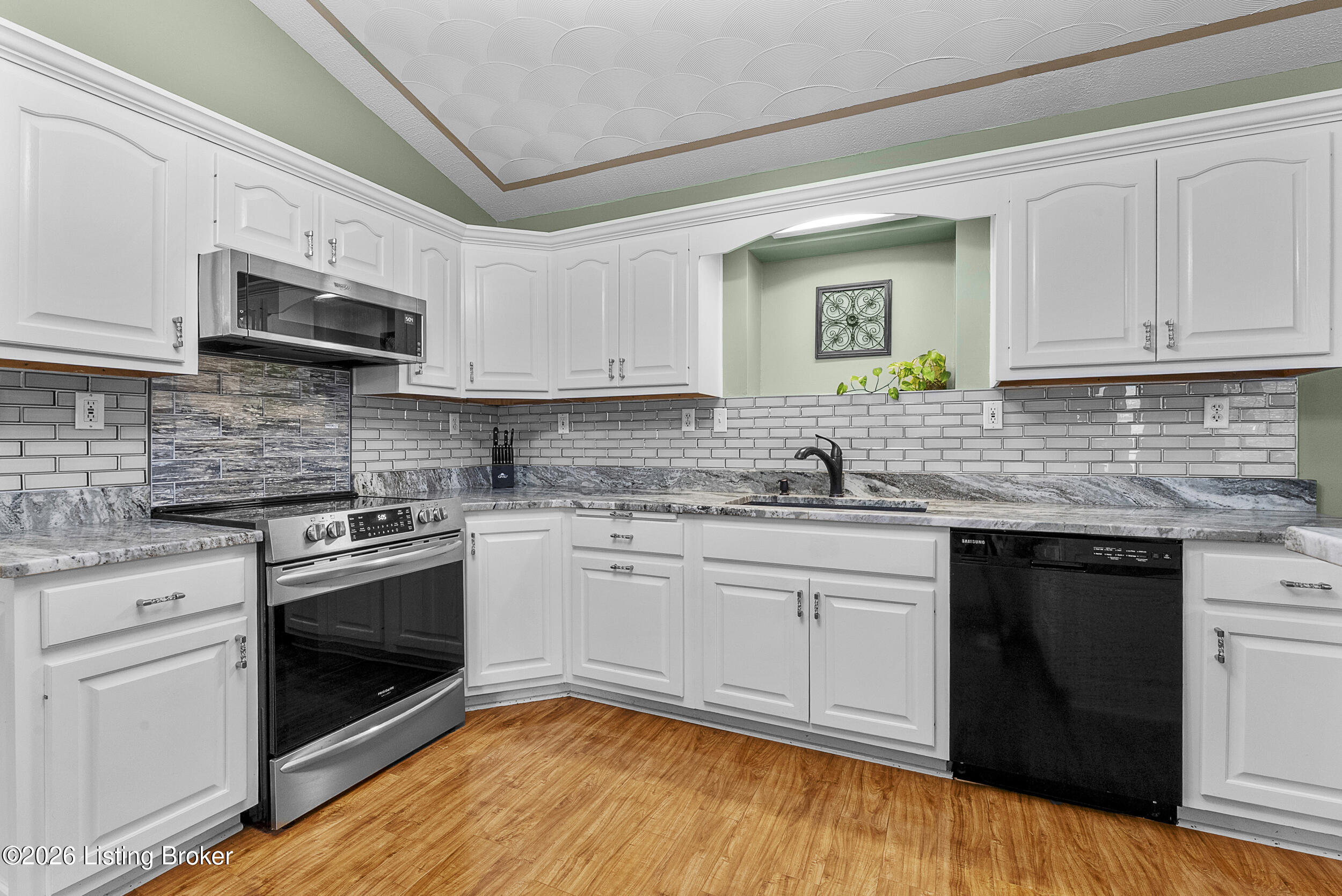 10255 Boston Rd Property Photo 12