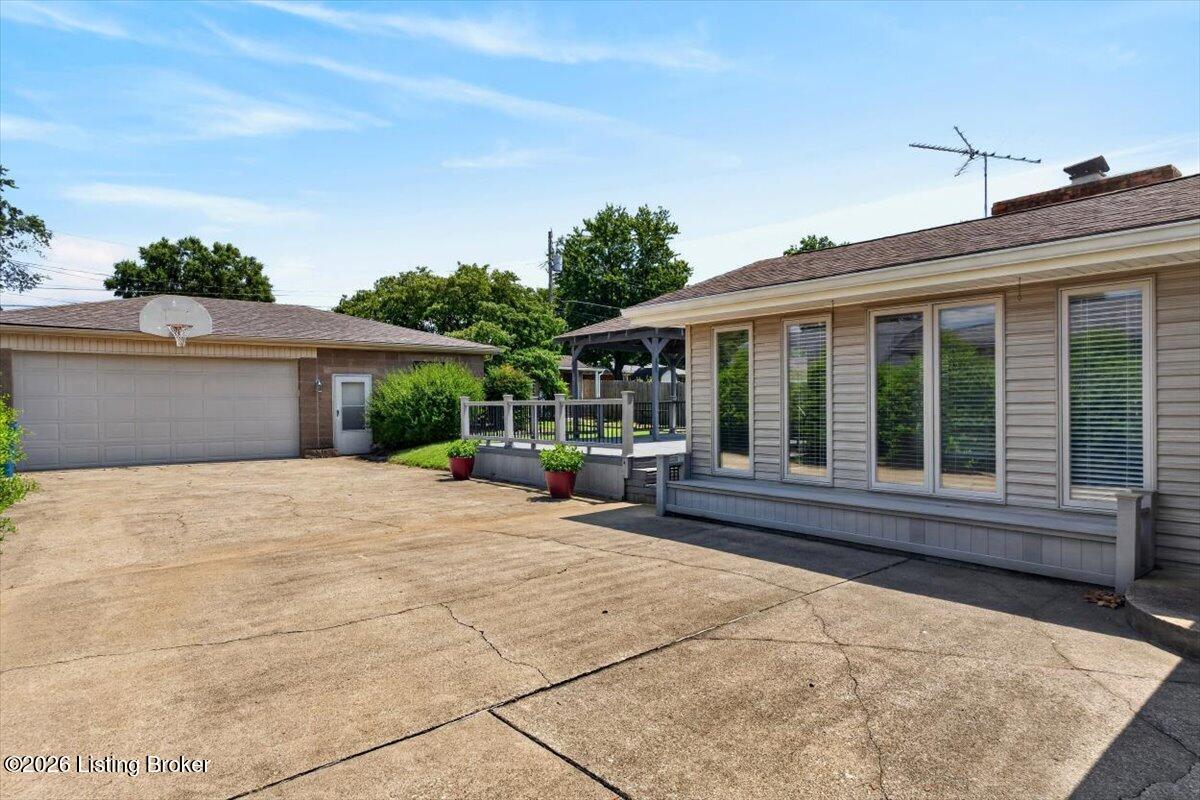 419 Jackie Way Property Photo 5