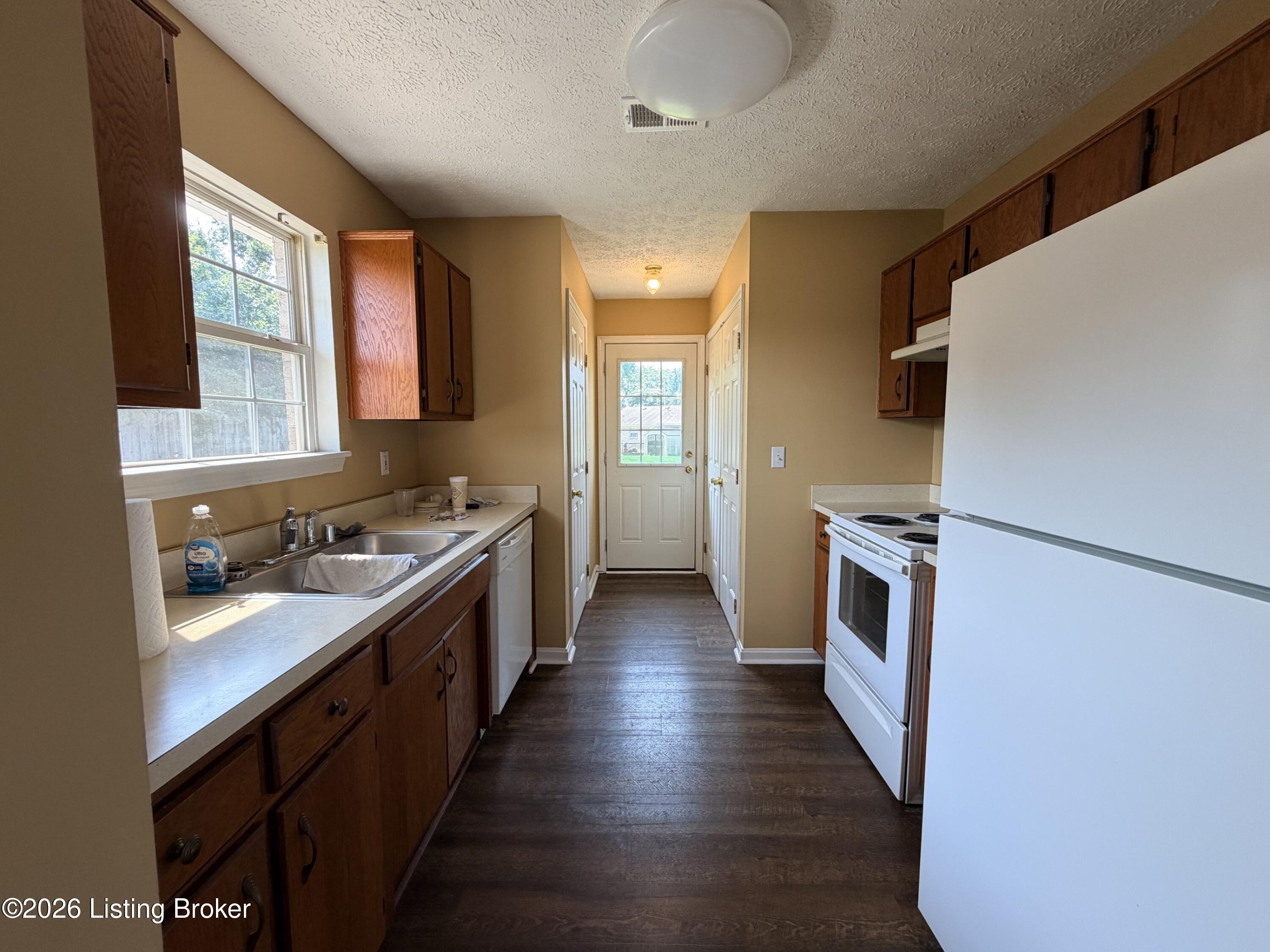 105 Carnegie Ct Property Photo 6