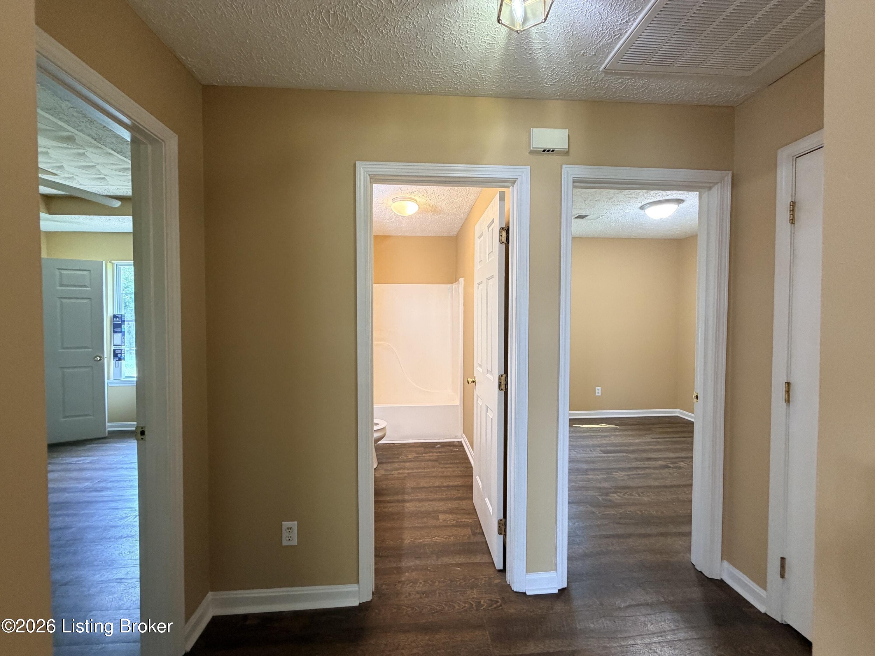 105 Carnegie Ct Property Photo 7