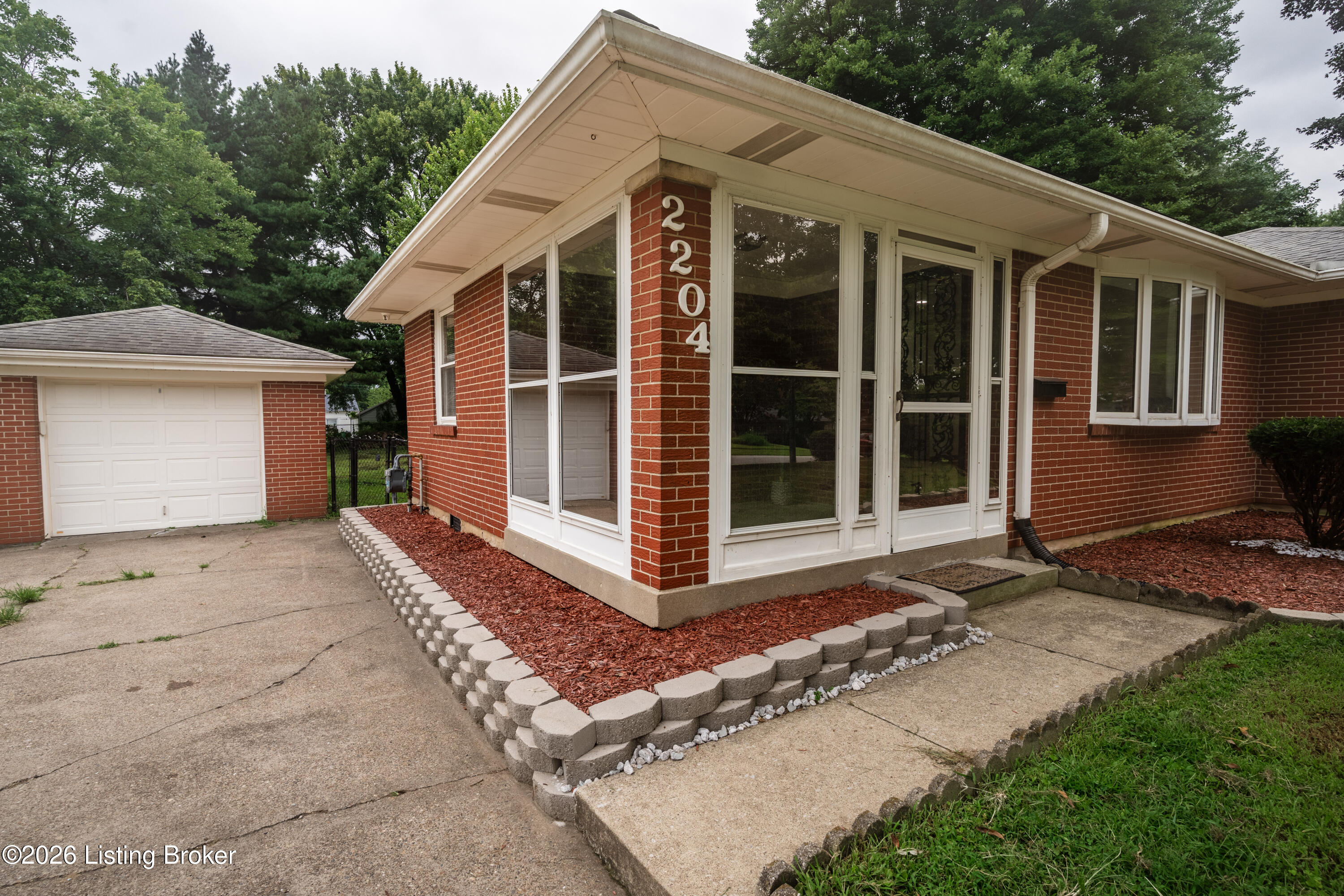 2204 Garrs Ln Property Photo 2