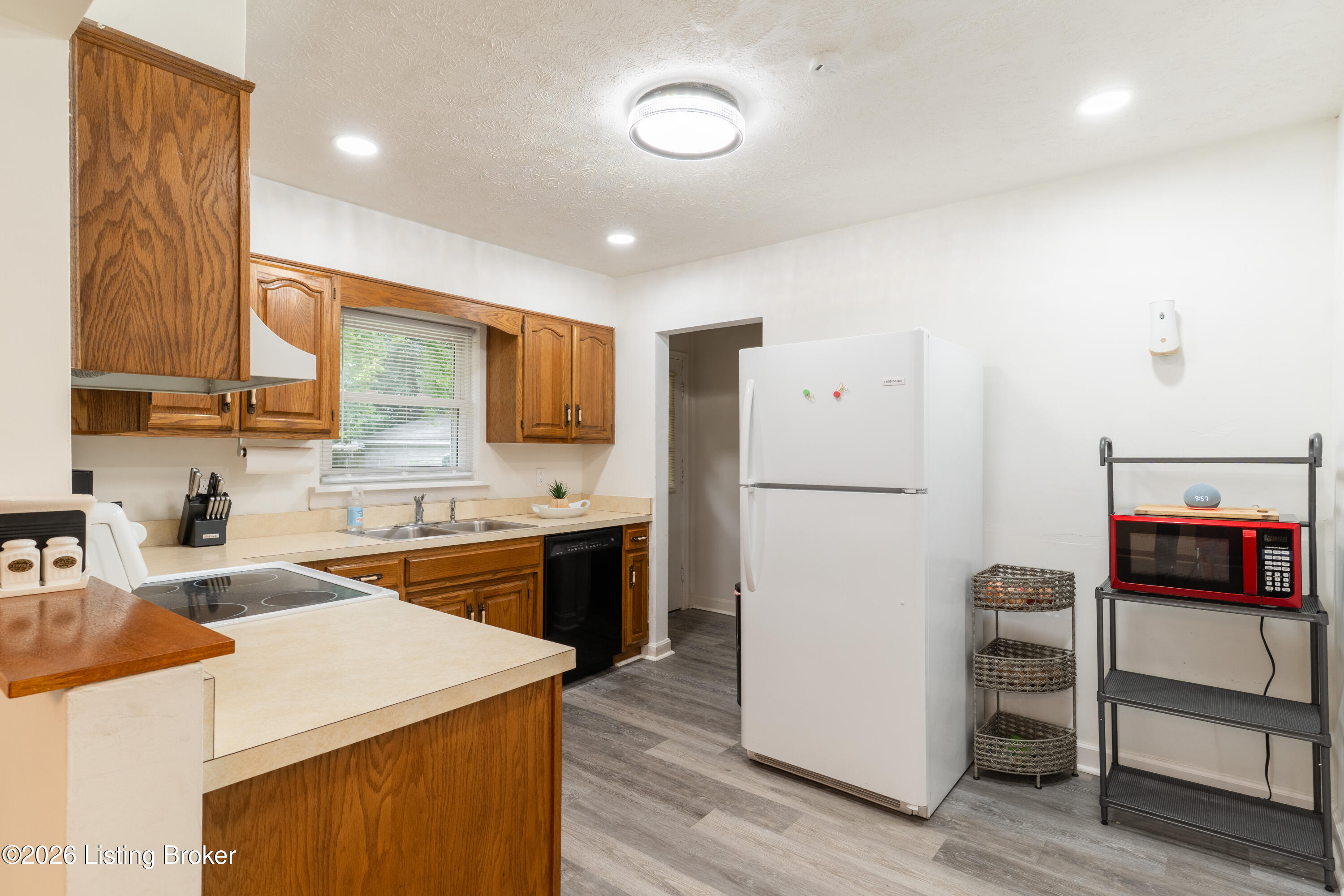 2204 Garrs Ln Property Photo 12
