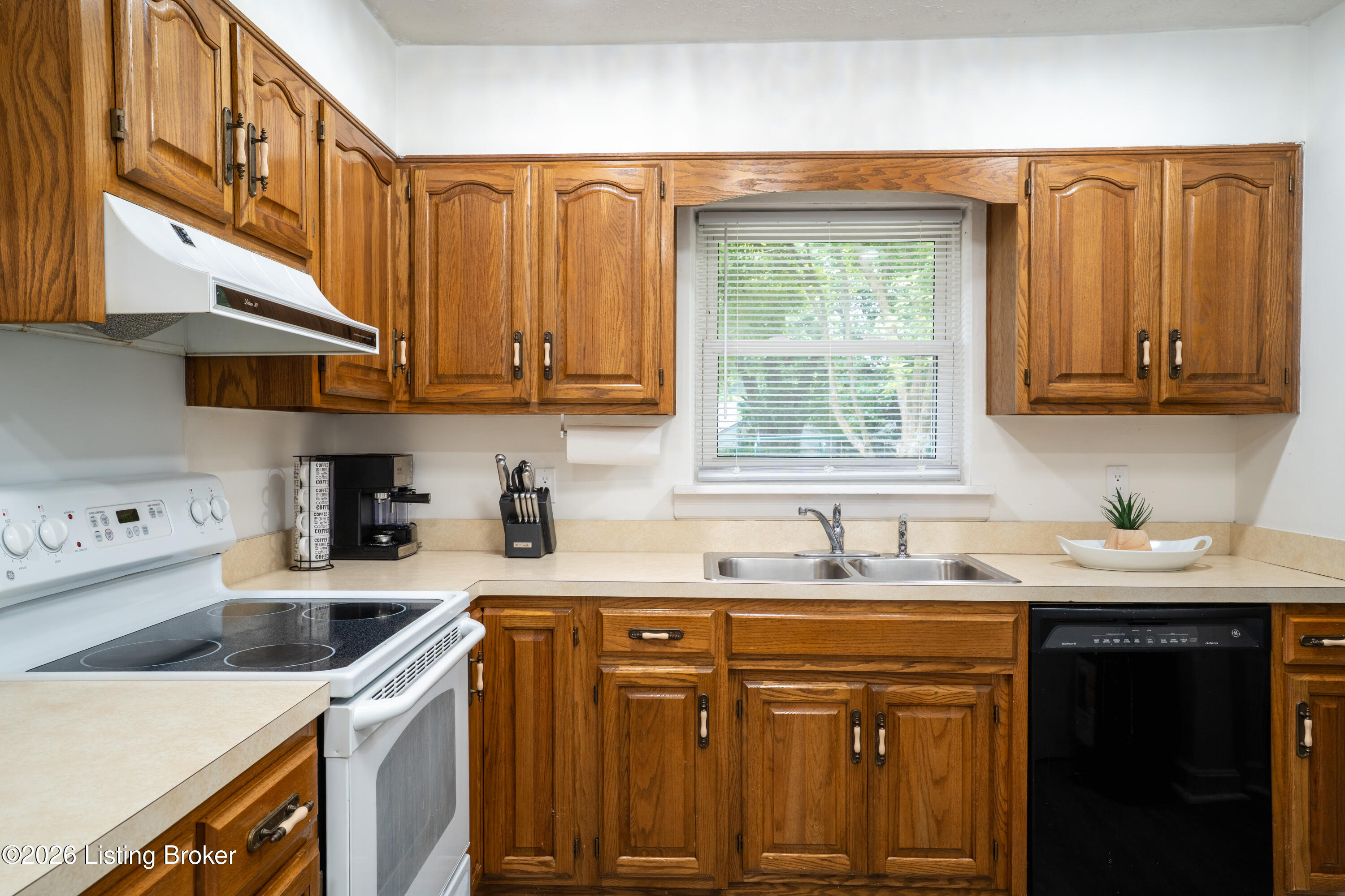 2204 Garrs Ln Property Photo 13