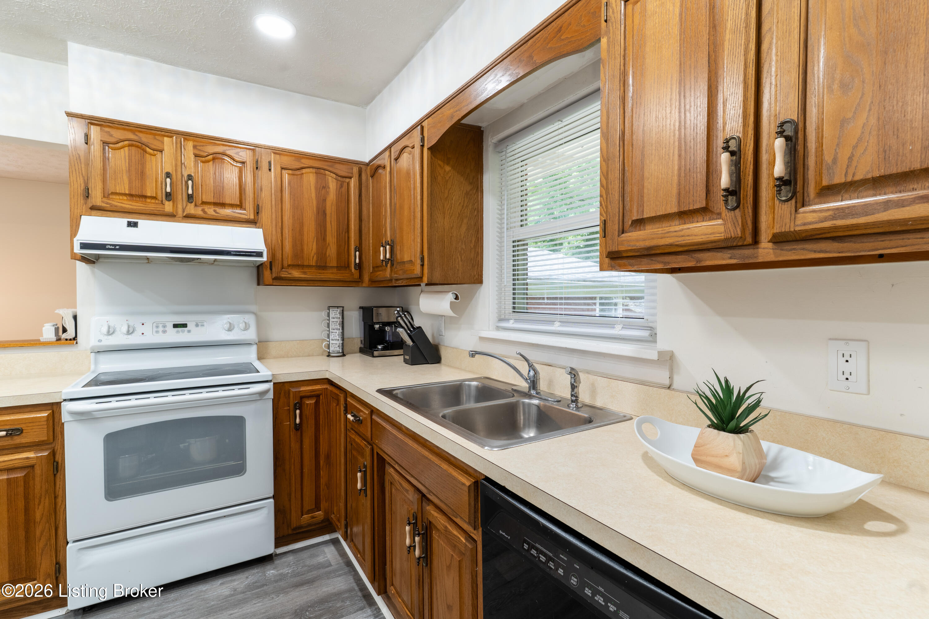 2204 Garrs Ln Property Photo 14
