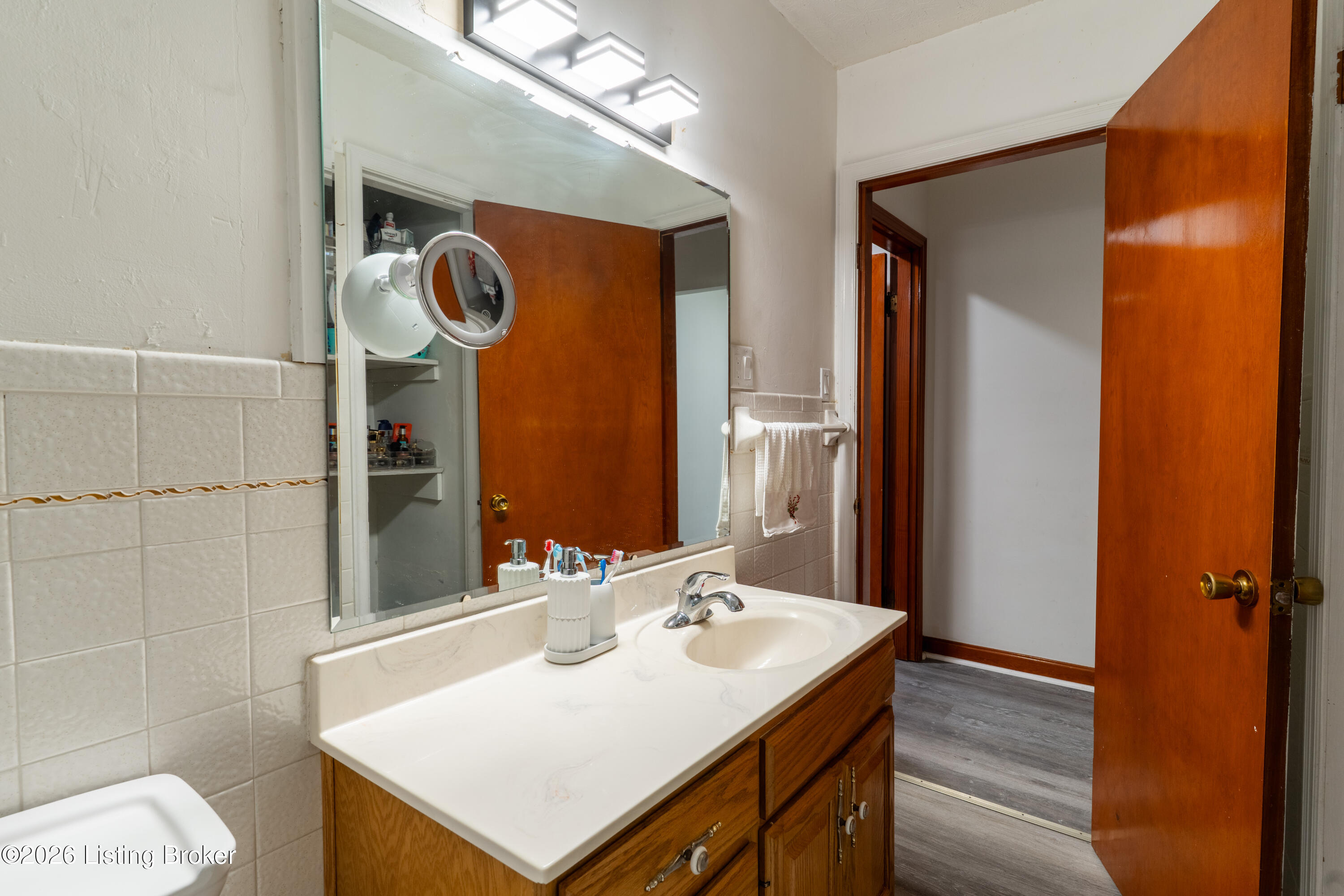 2204 Garrs Ln Property Photo 21