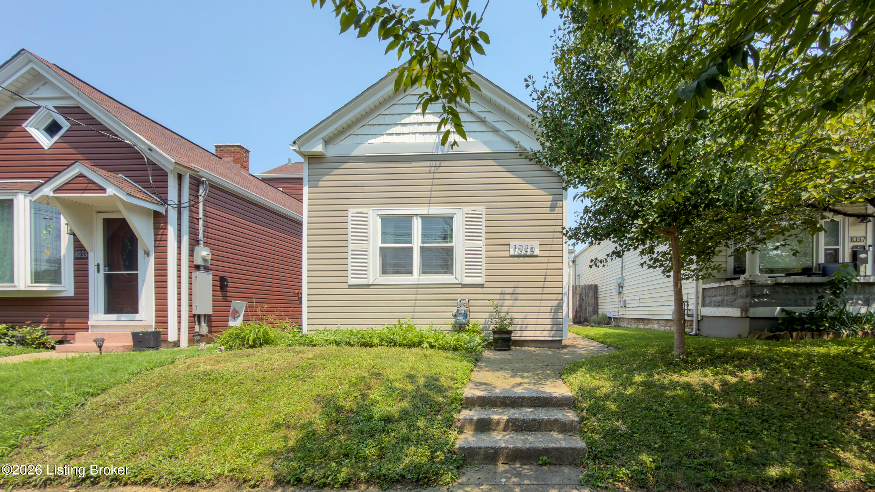 1035 E Caldwell St Property Photo 1