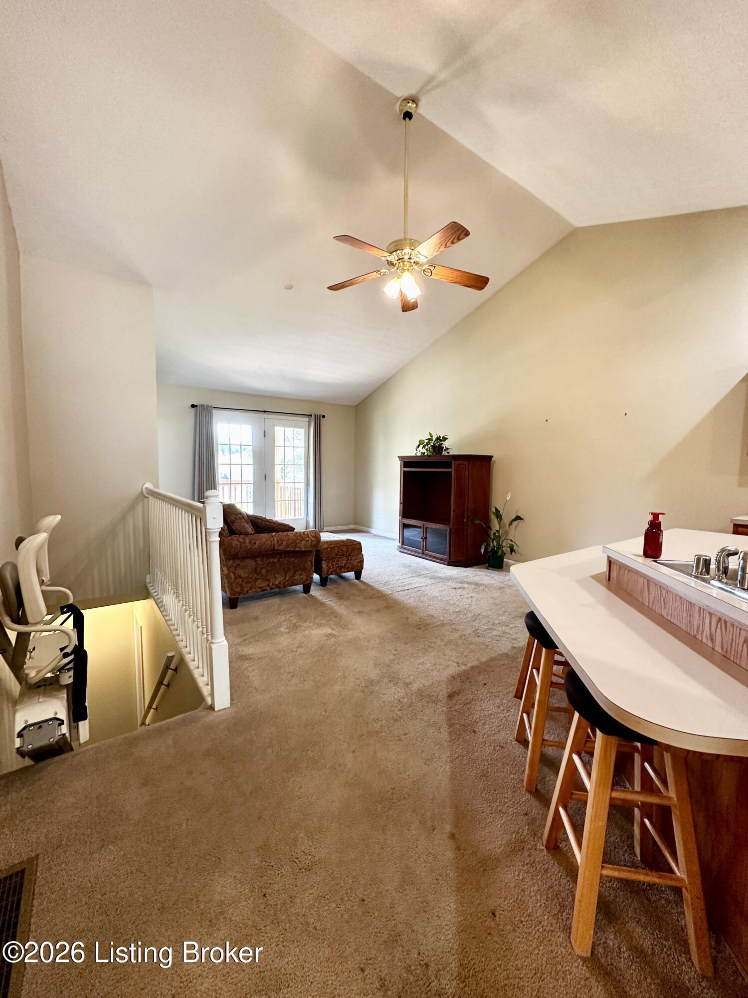 542a Hillcrest Dr Property Photo 7