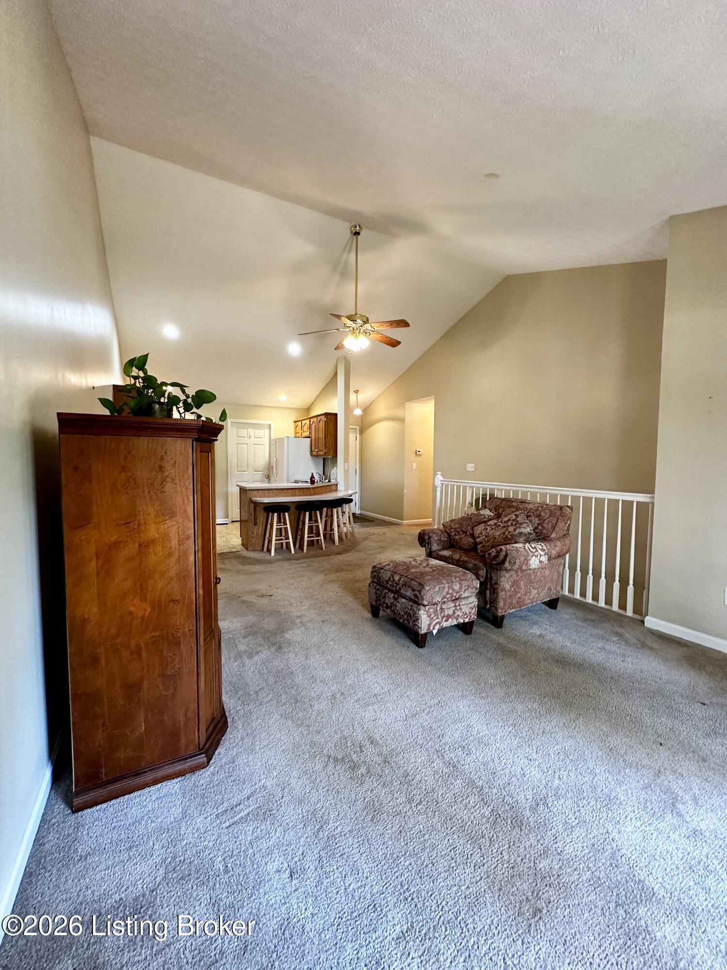 542a Hillcrest Dr Property Photo 16