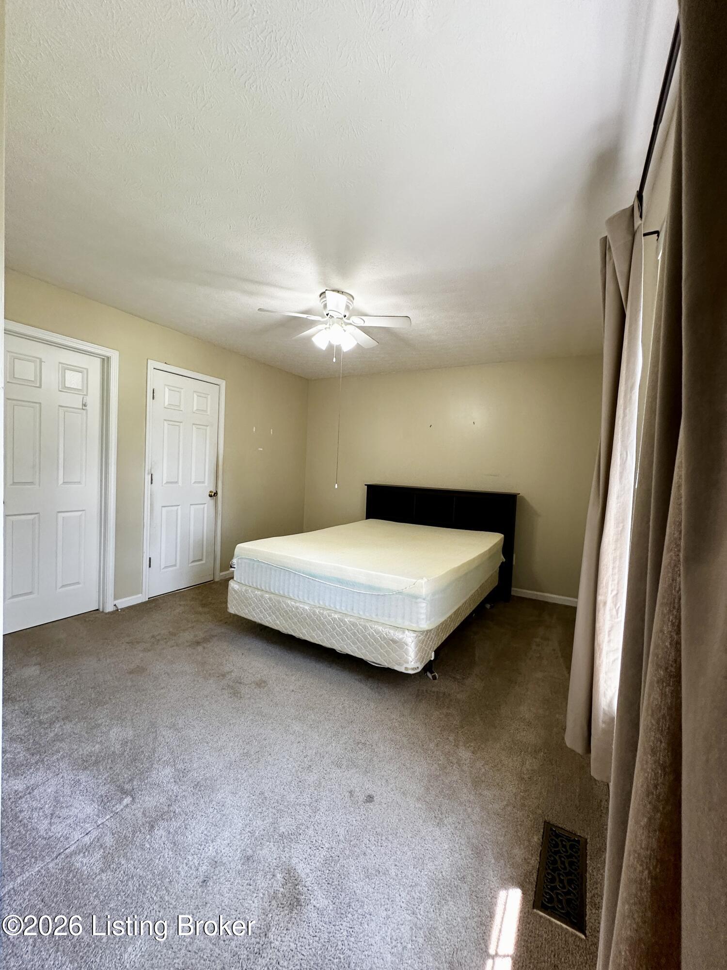 542a Hillcrest Dr Property Photo 17