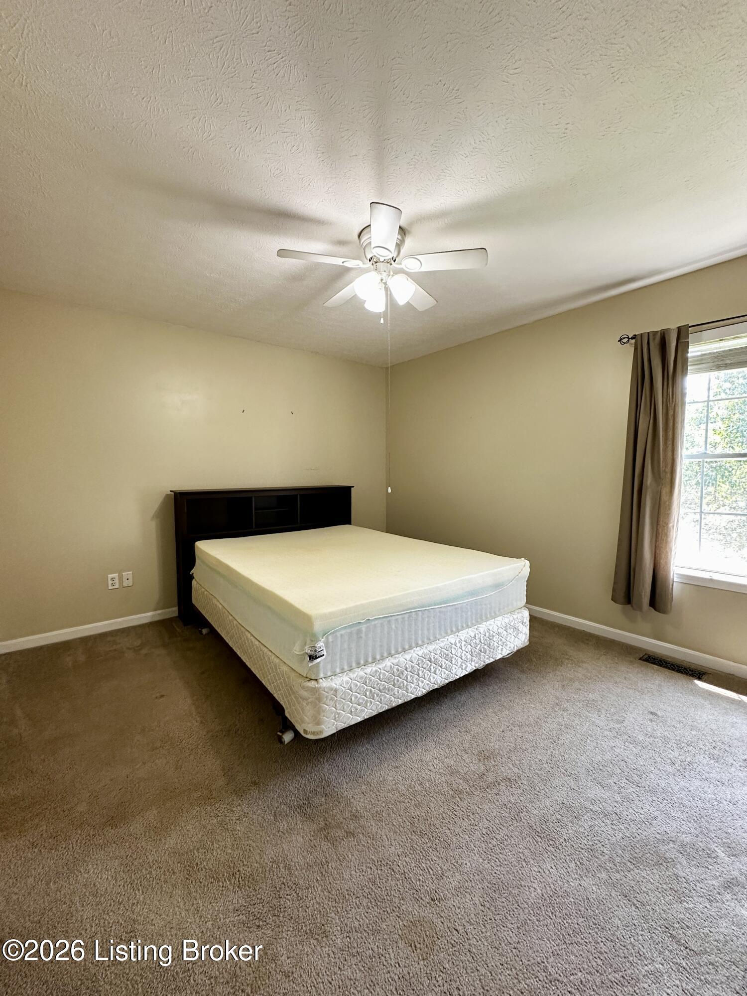 542a Hillcrest Dr Property Photo 18