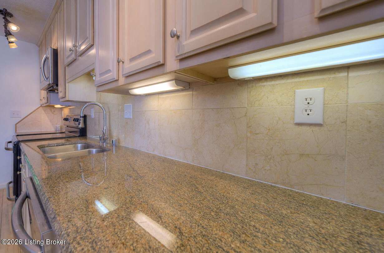 6497 Marina Dr Property Photo 11
