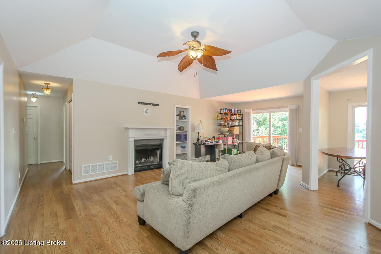 1114 Meadowridge Trail Property Photo 3
