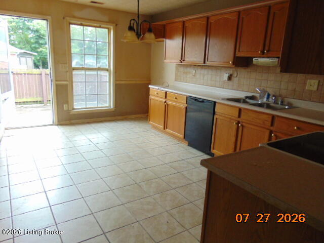 799 Garden Pointe Dr Property Photo 8