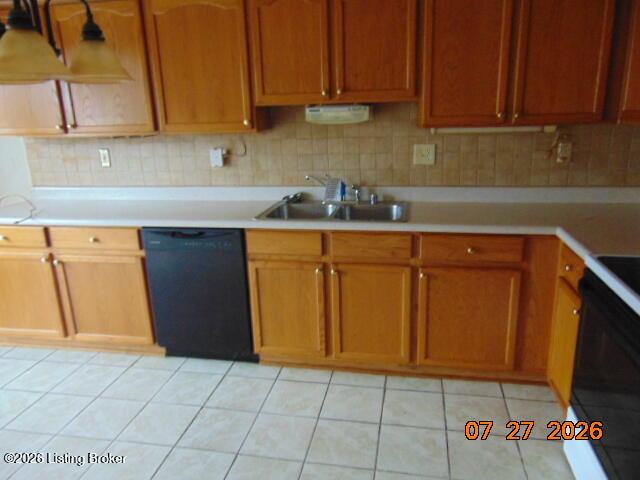 799 Garden Pointe Dr Property Photo 9