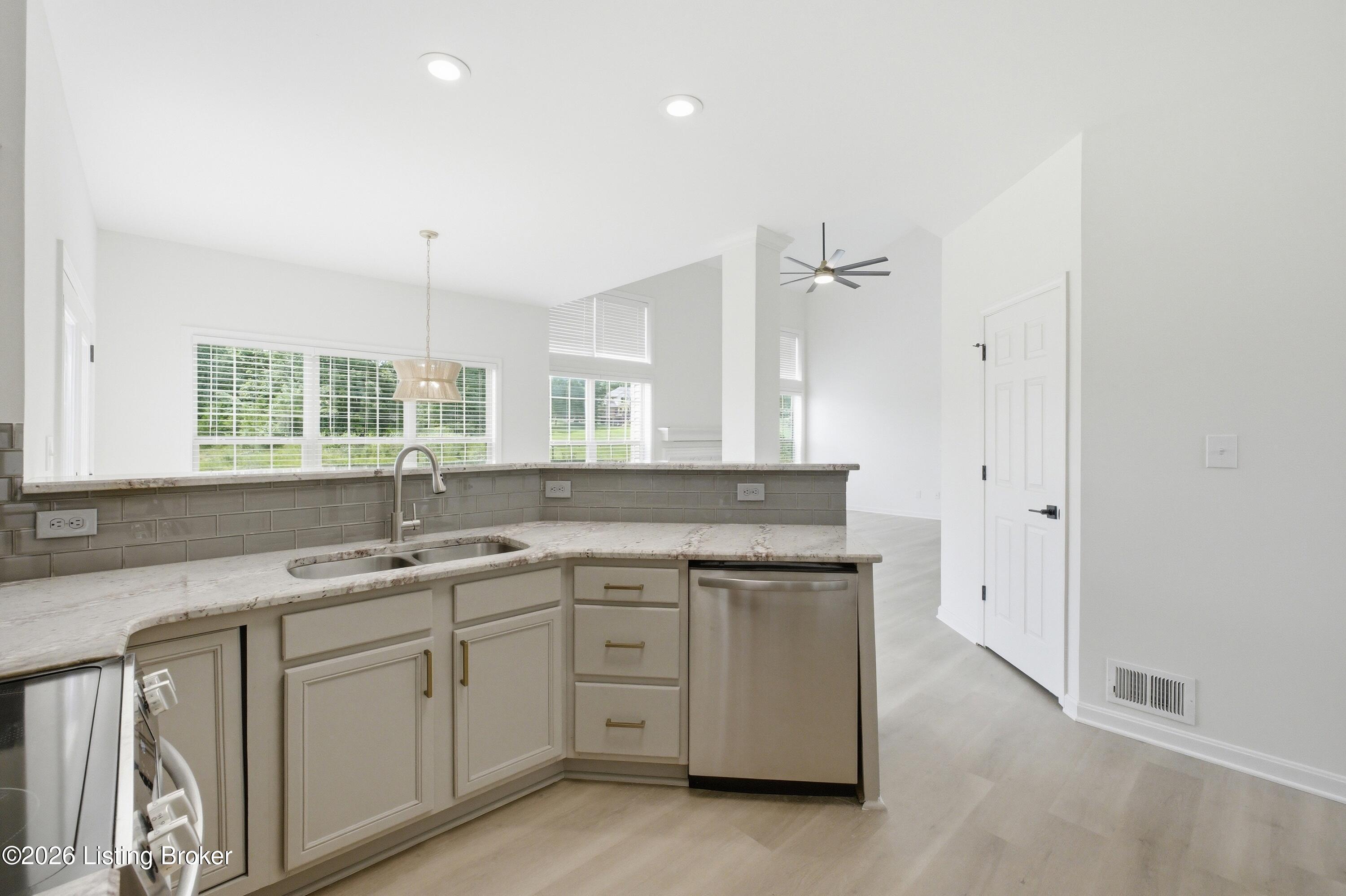 15424 Beckley Hills Dr Property Photo 12