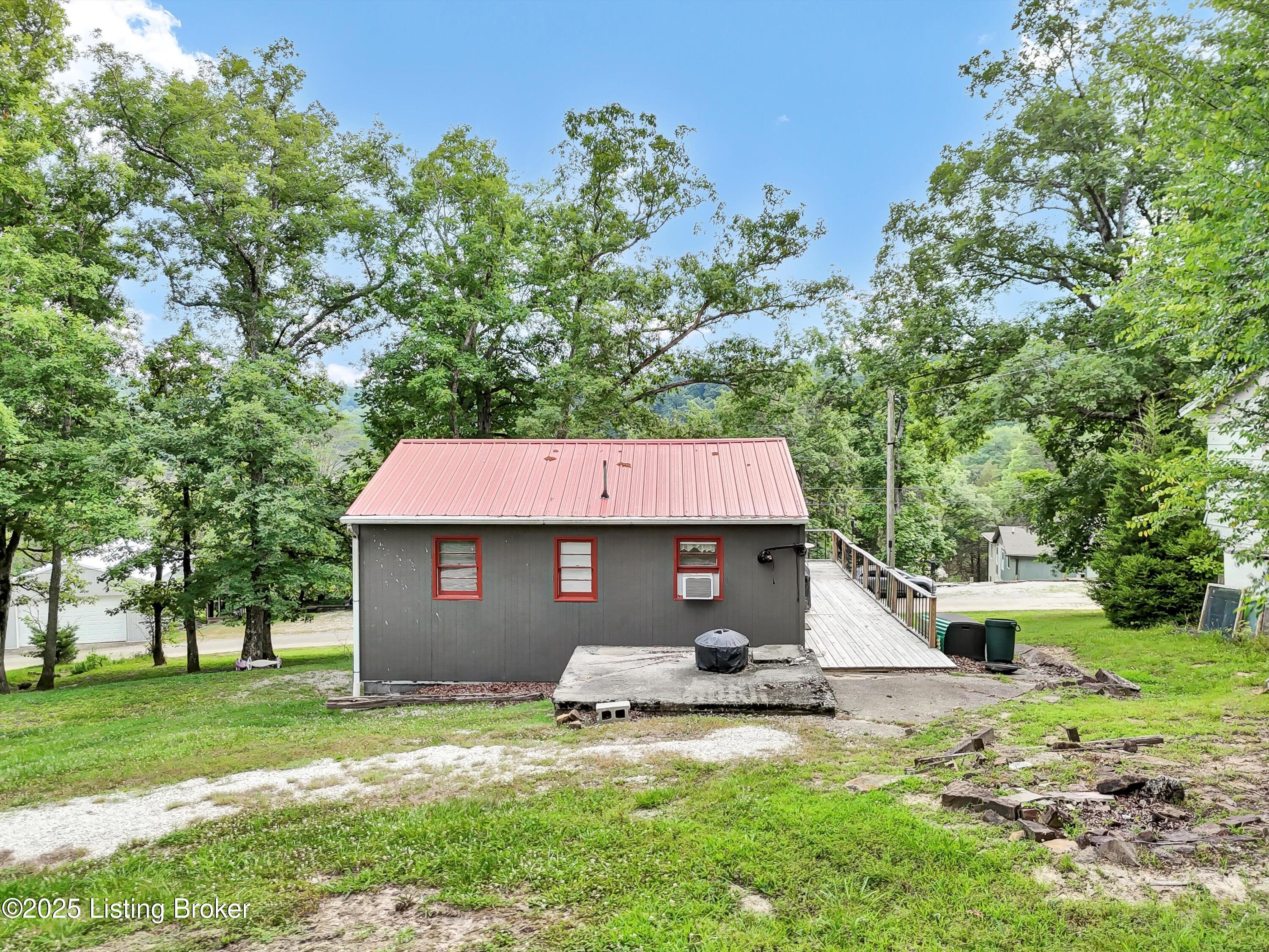 156 Skyline Dr Property Photo 10