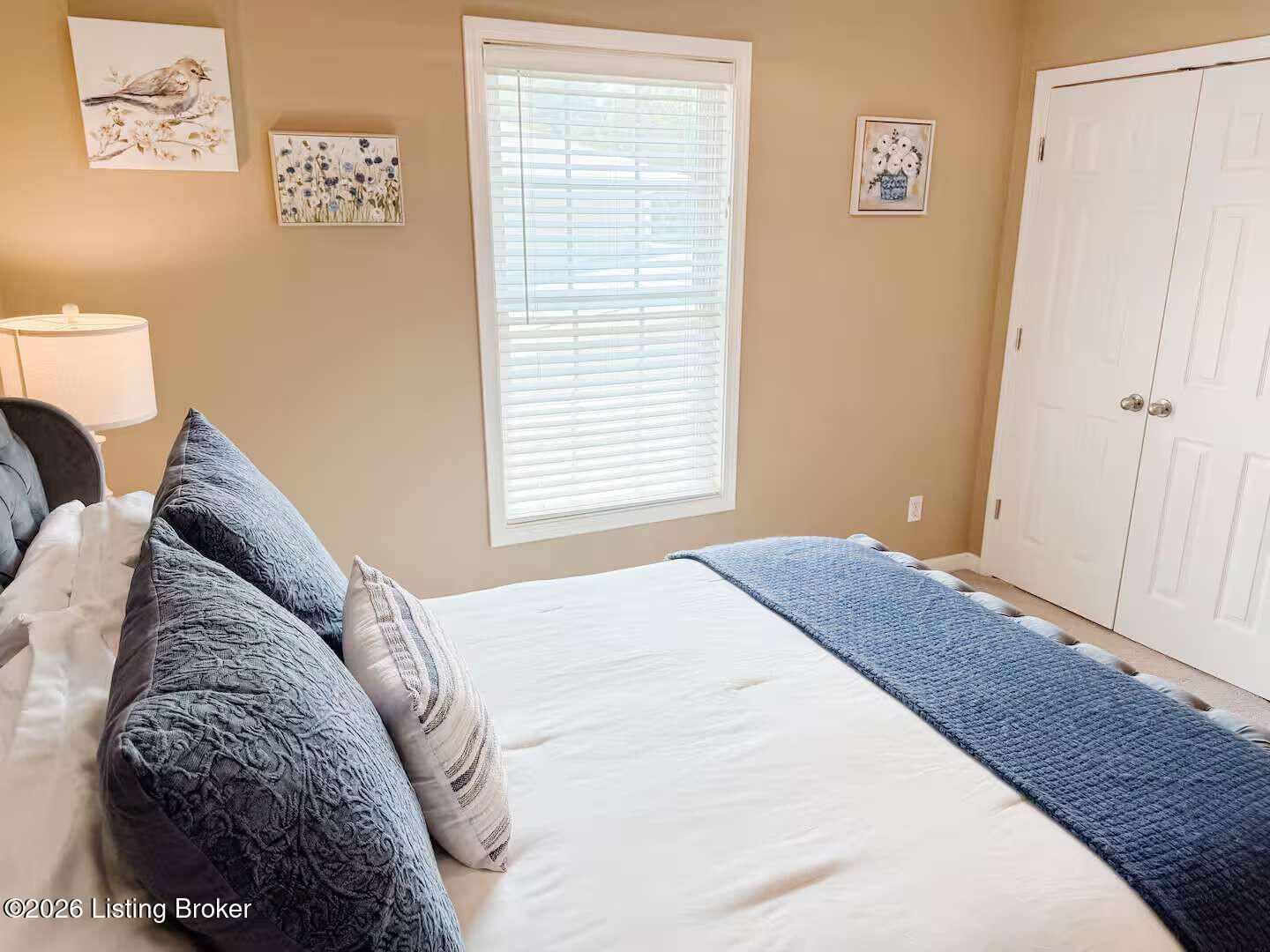 905 1/2 W Riverside Dr Property Photo 44