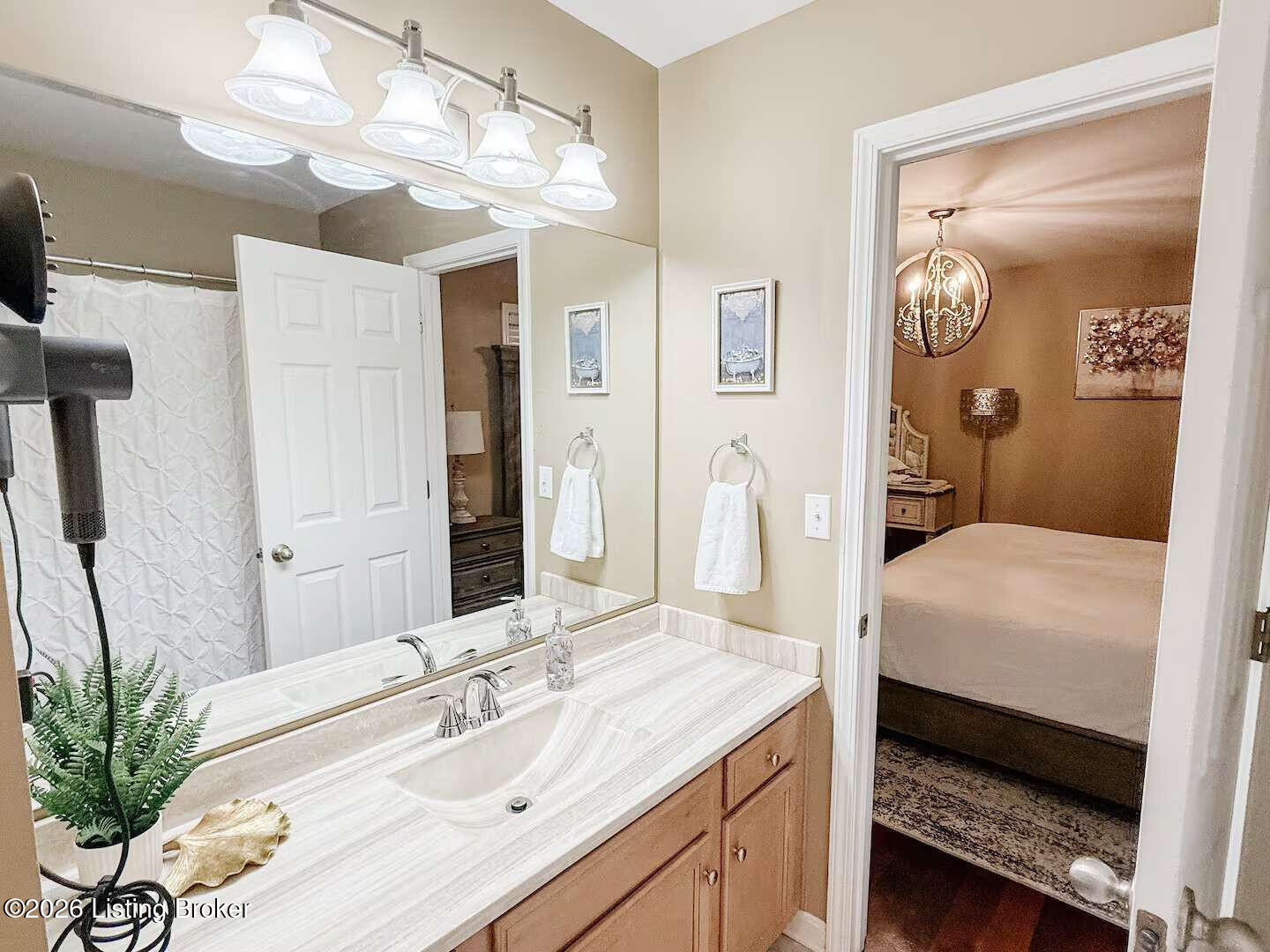 905 1/2 W Riverside Dr Property Photo 57
