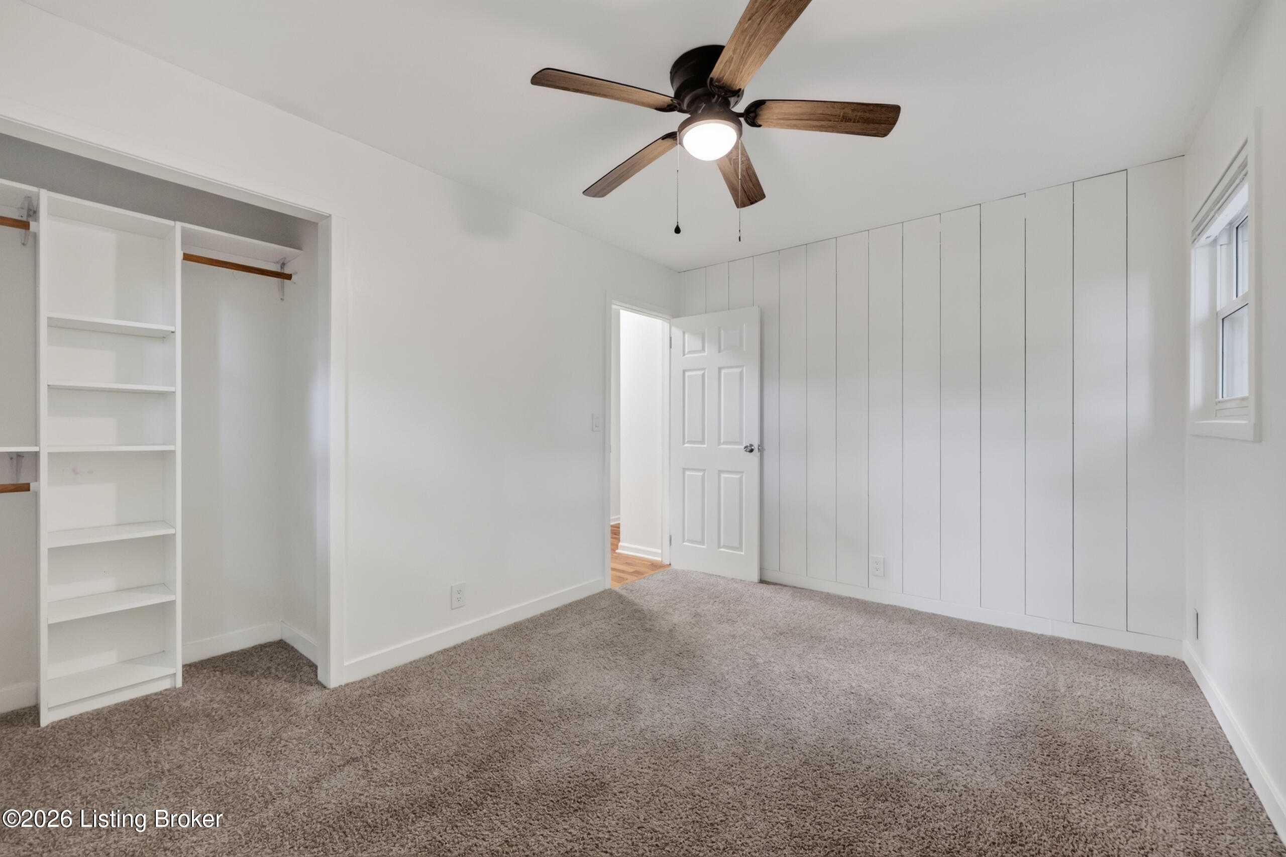 9821 East Ave Property Photo 25