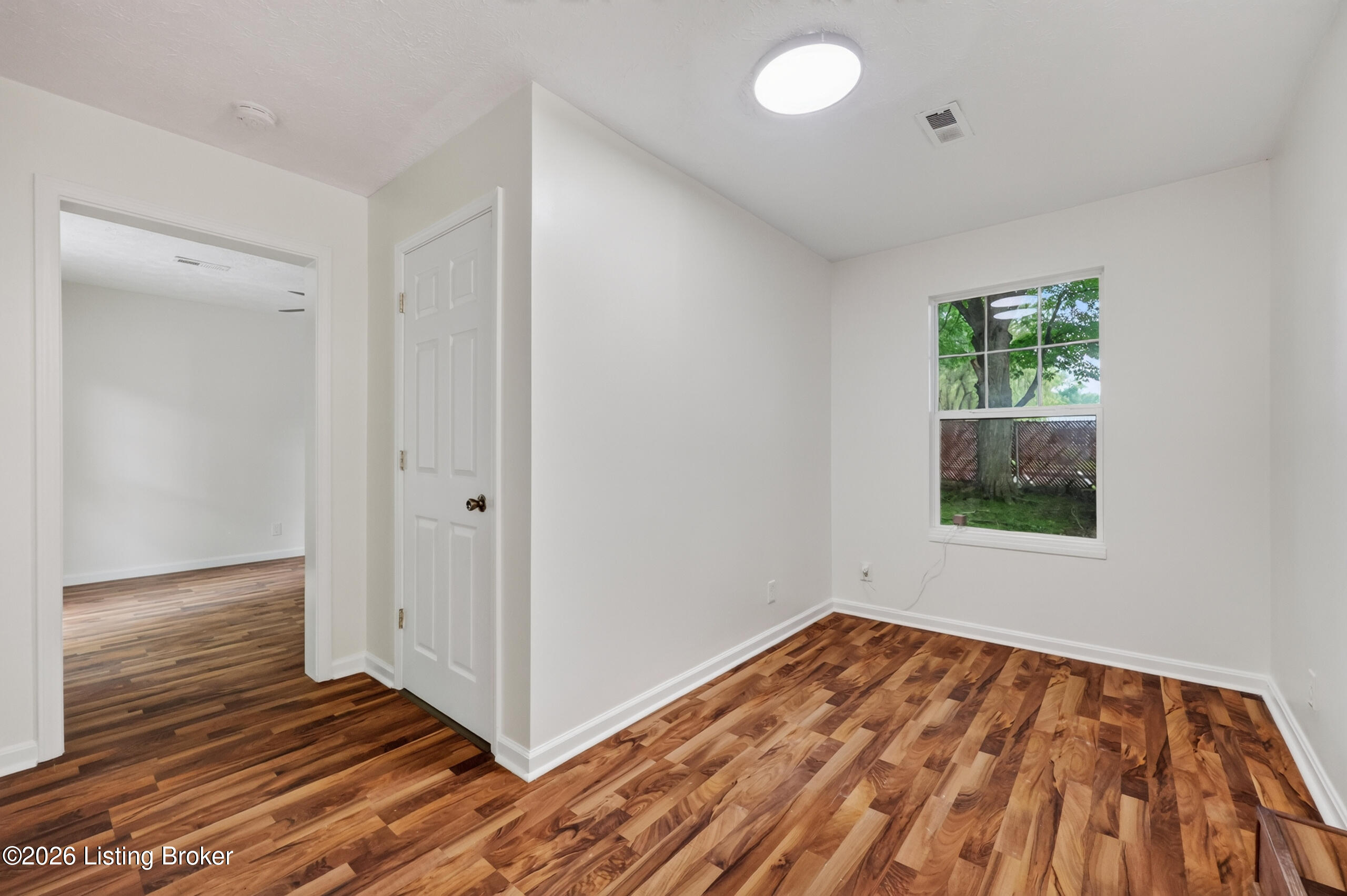 9821 East Ave Property Photo 26