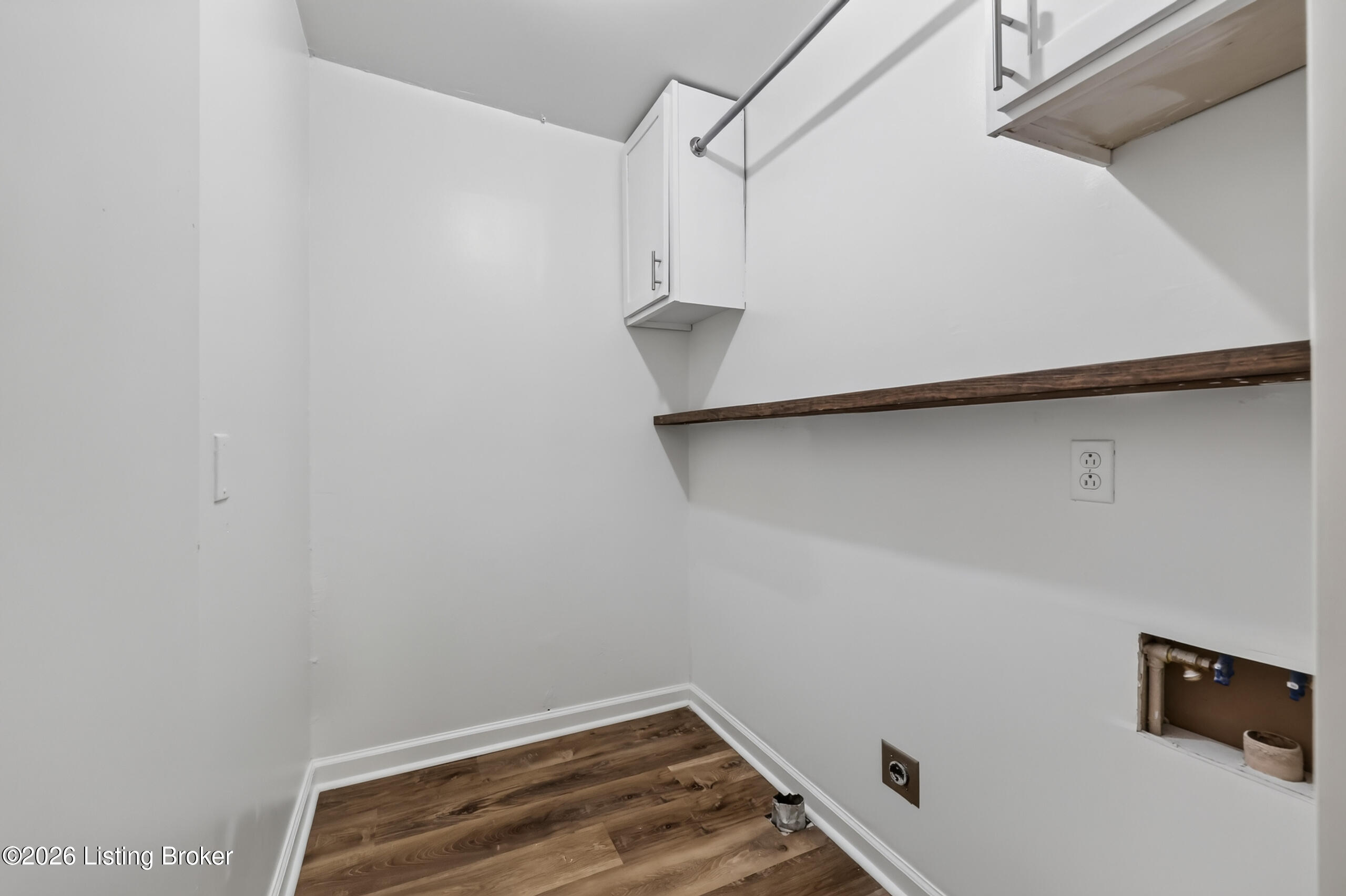 9821 East Ave Property Photo 28