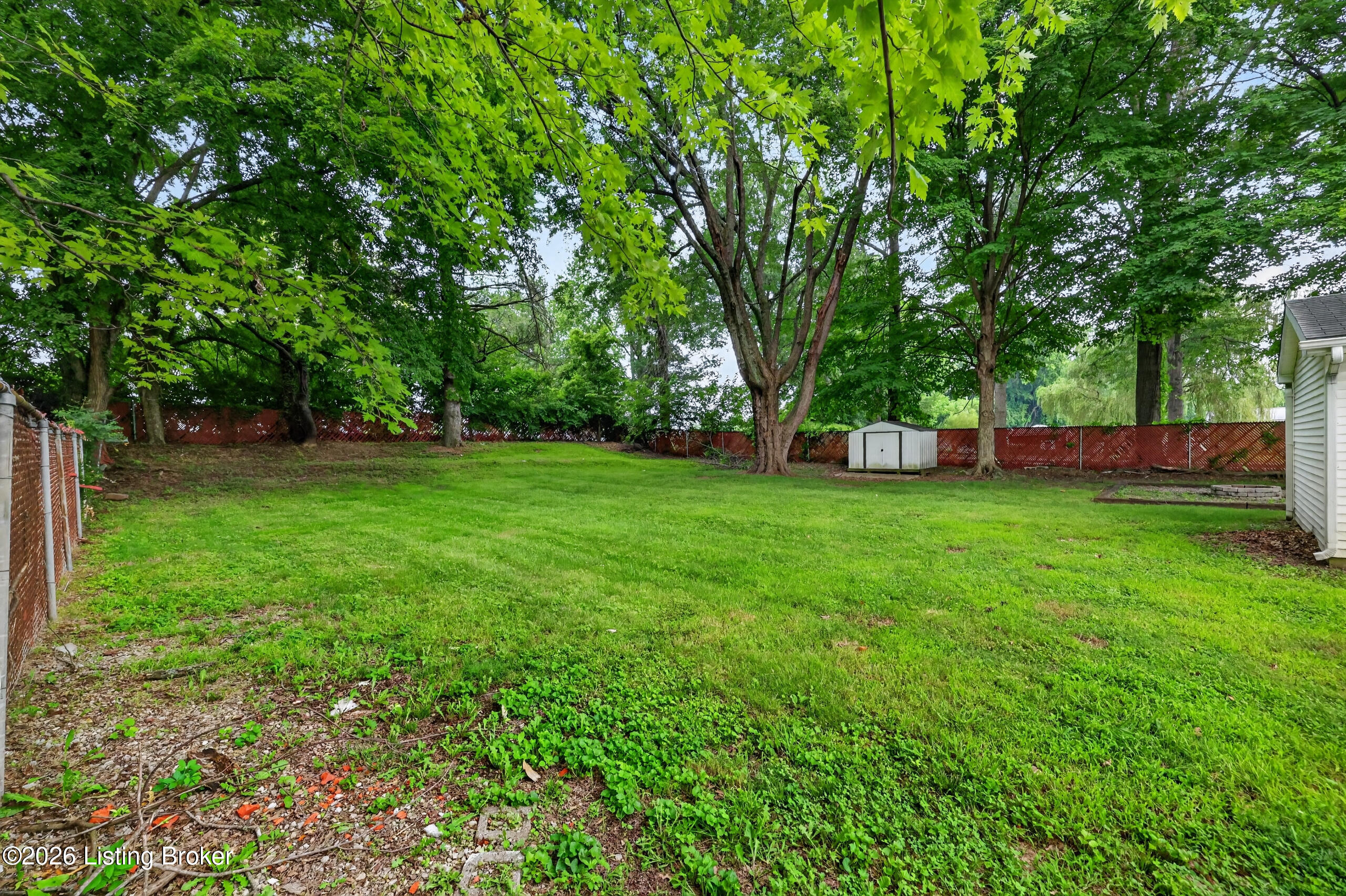 9821 East Ave Property Photo 36