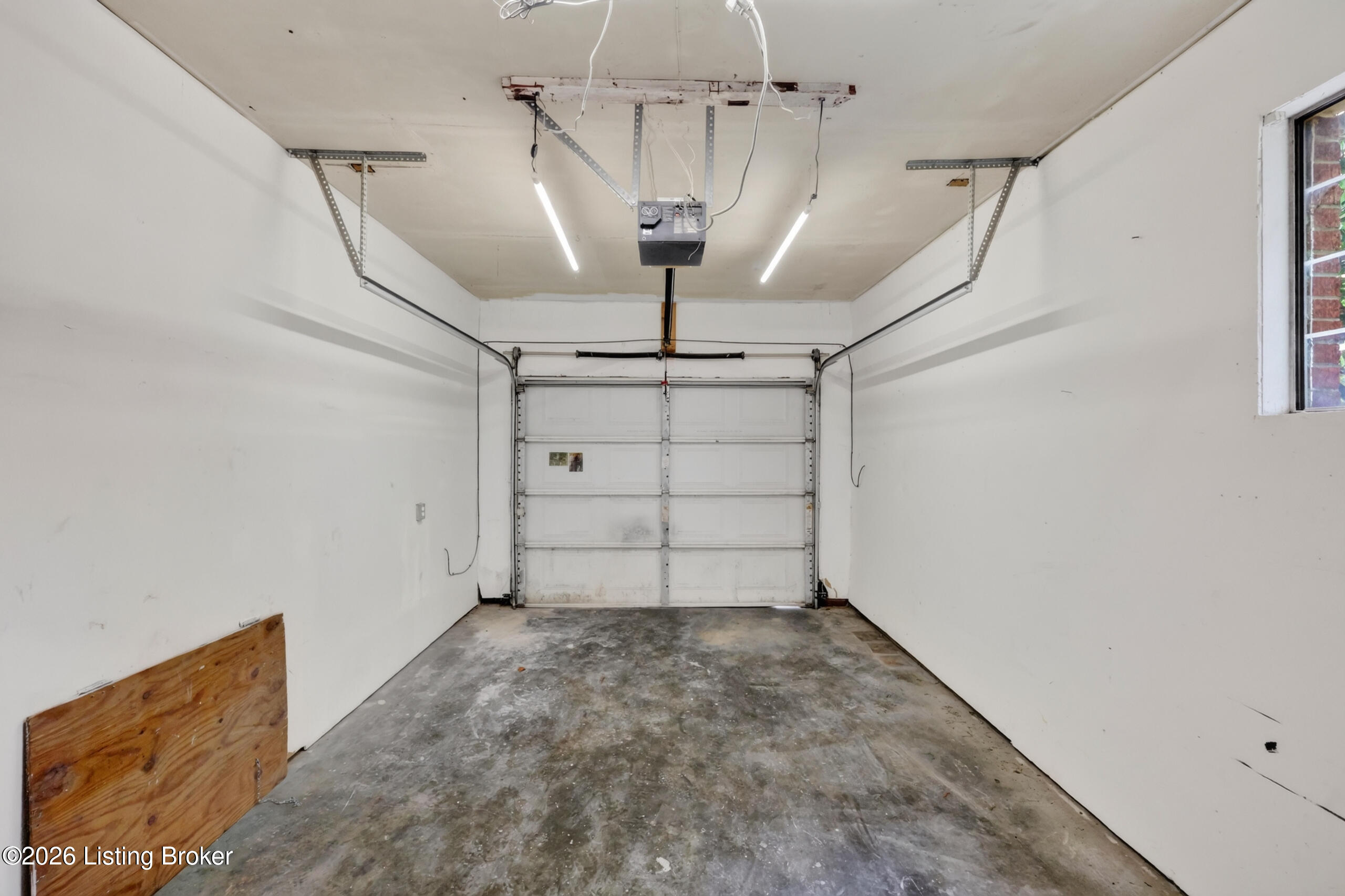 9821 East Ave Property Photo 39
