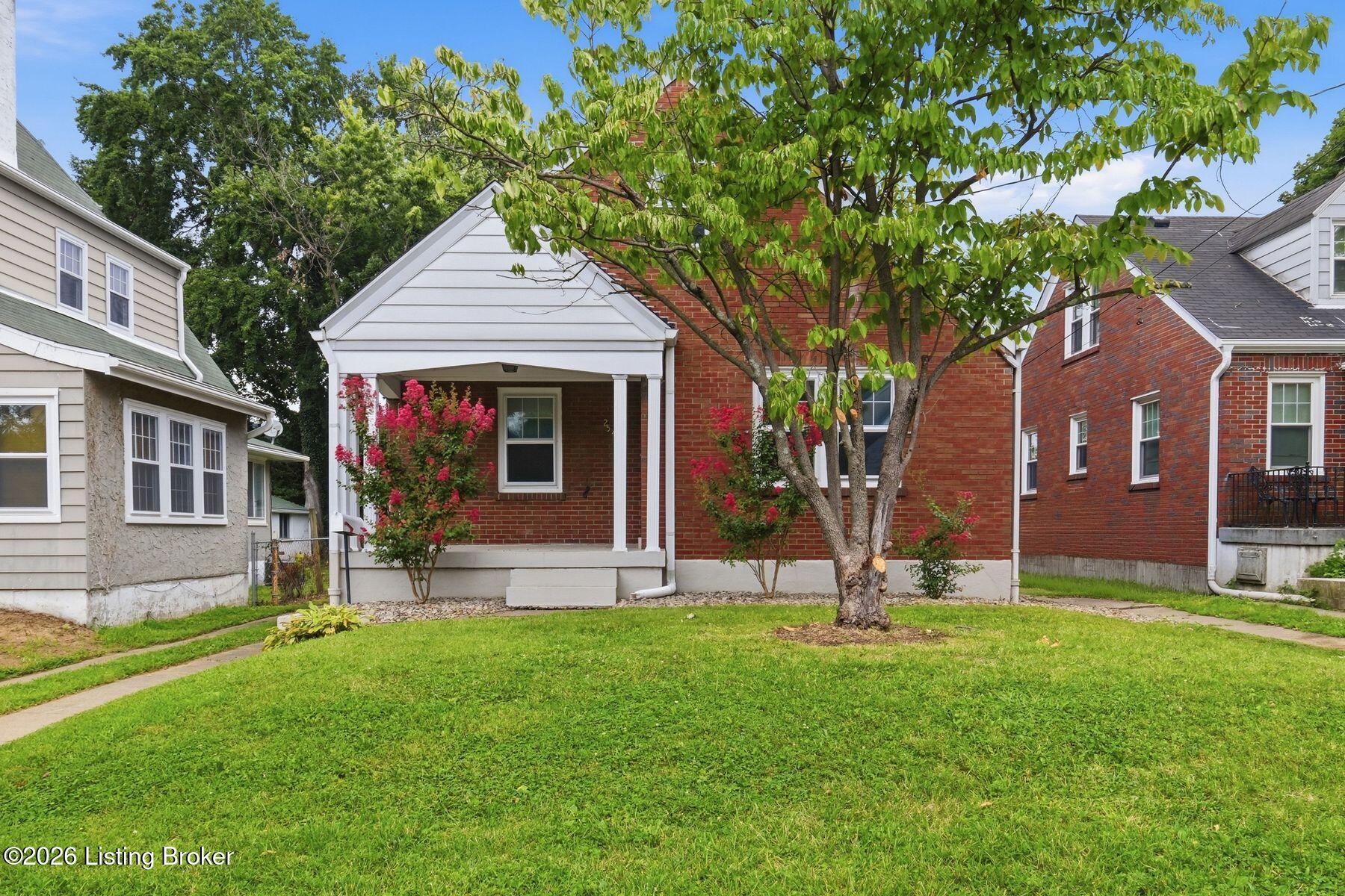 2543 Ridgewood Ave Property Photo 1