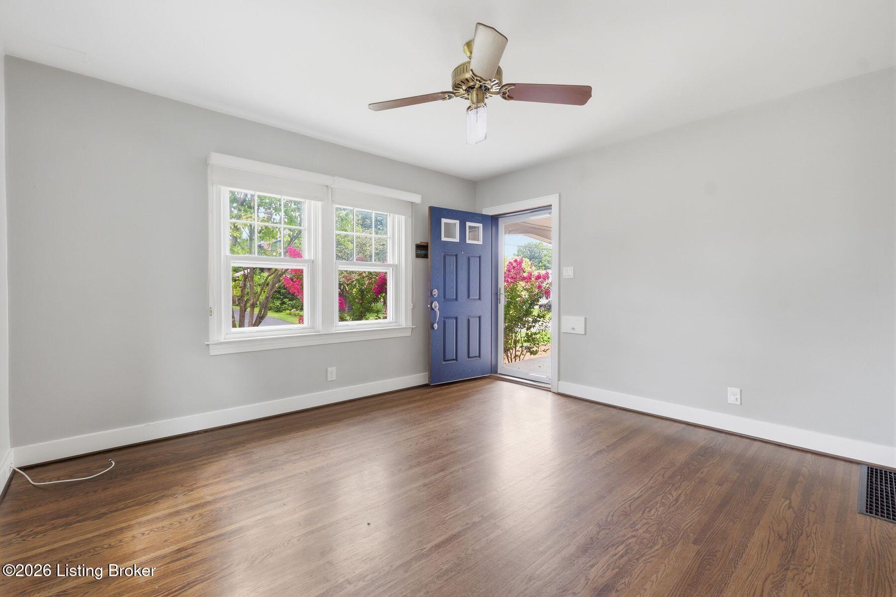 2543 Ridgewood Ave Property Photo 4