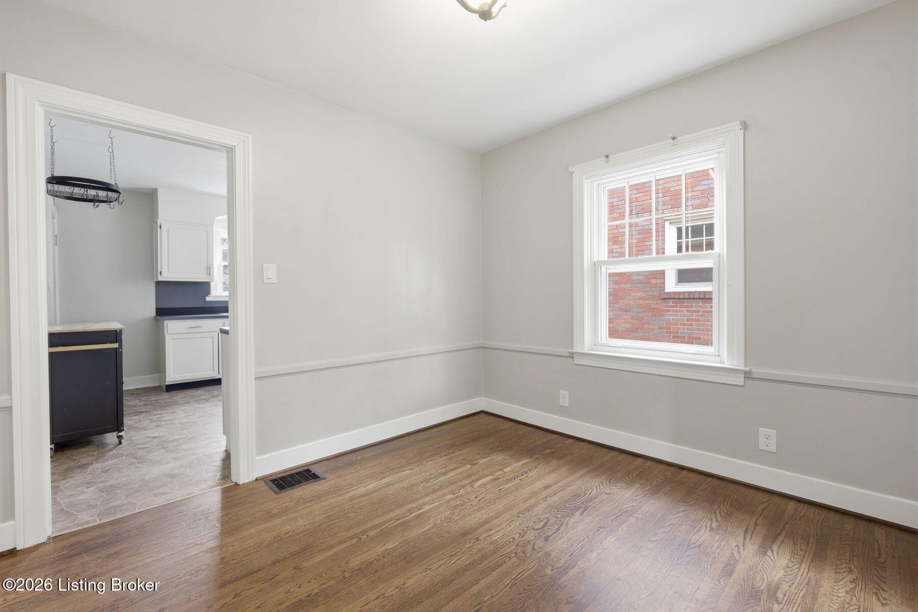2543 Ridgewood Ave Property Photo 8