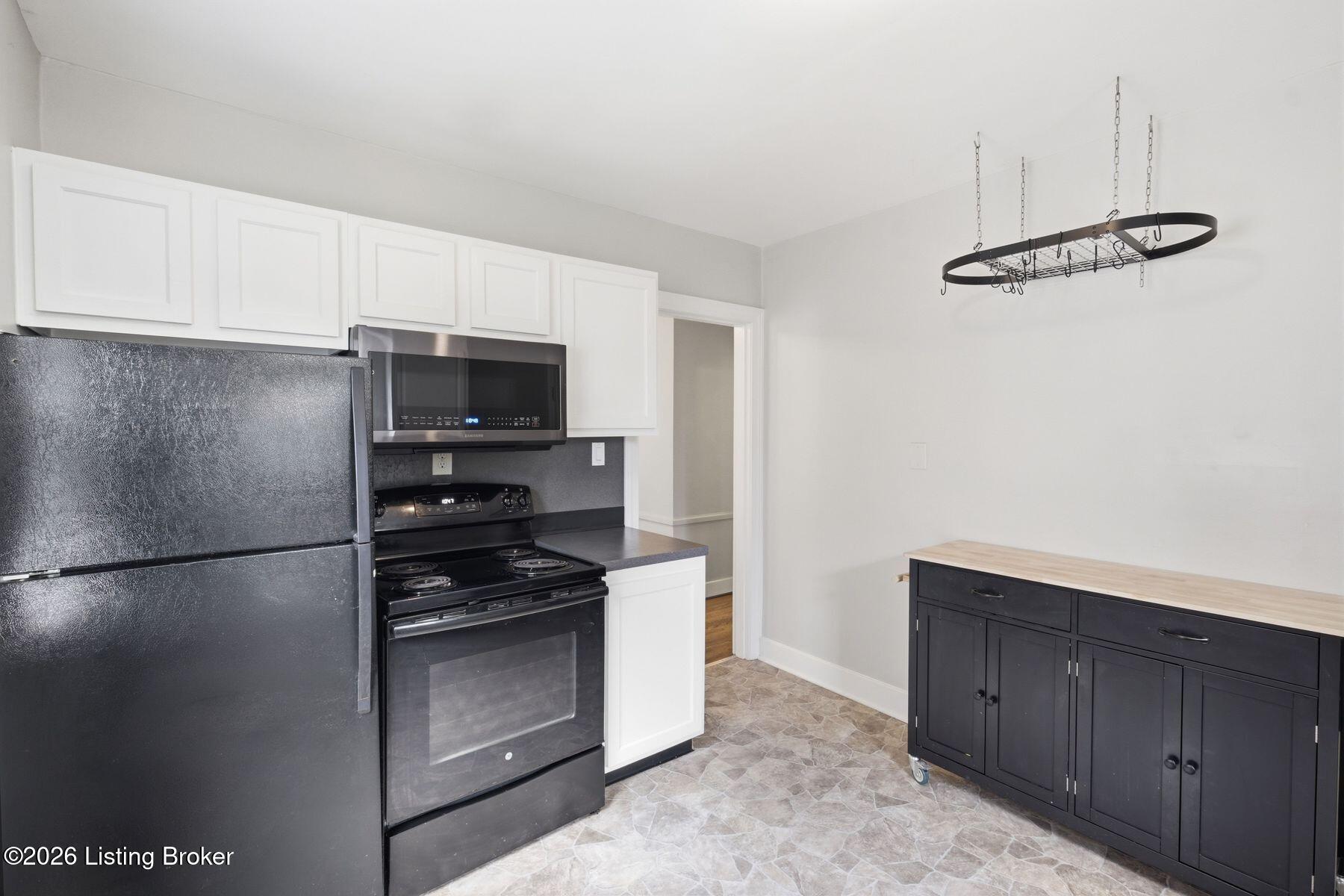 2543 Ridgewood Ave Property Photo 10