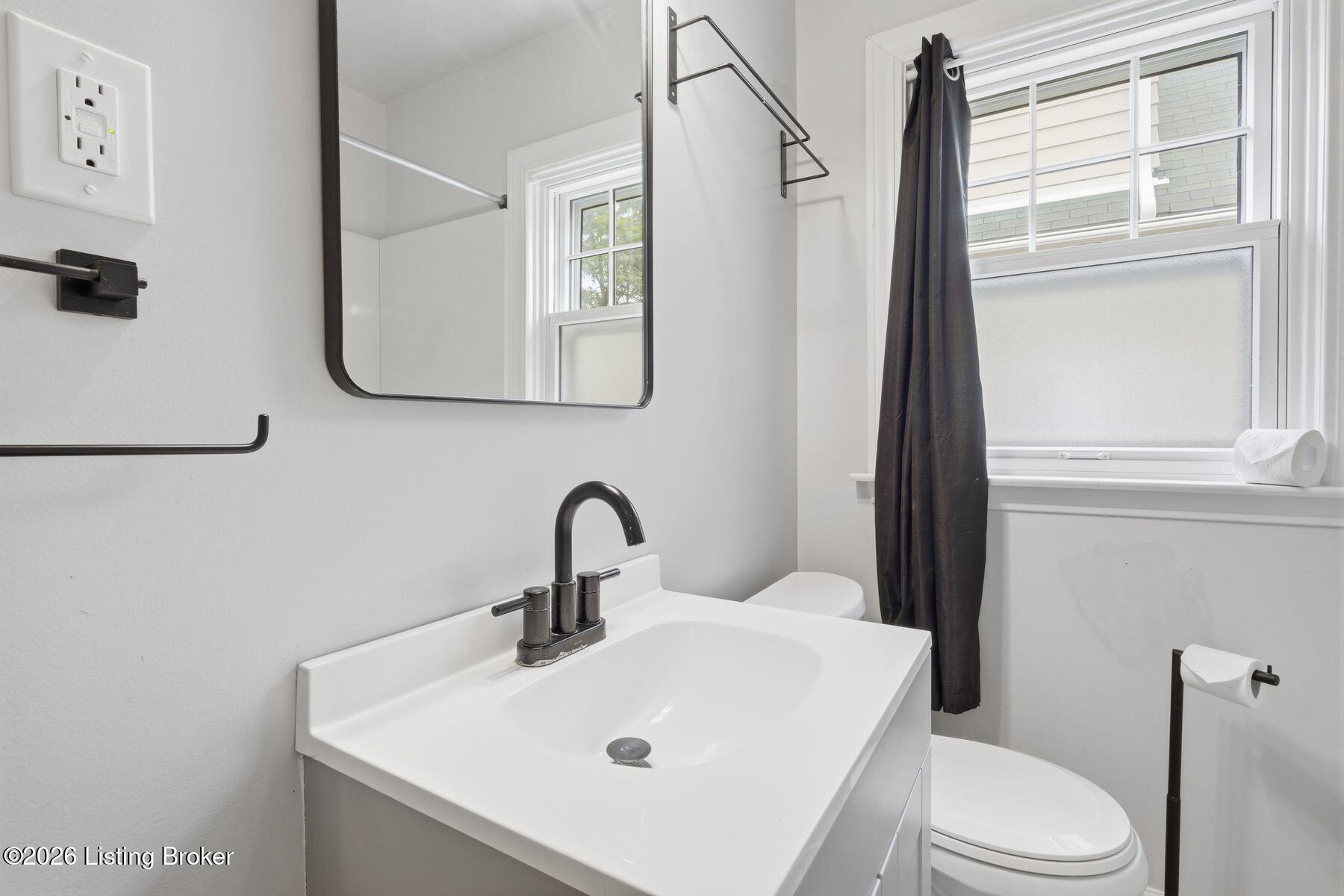 2543 Ridgewood Ave Property Photo 13