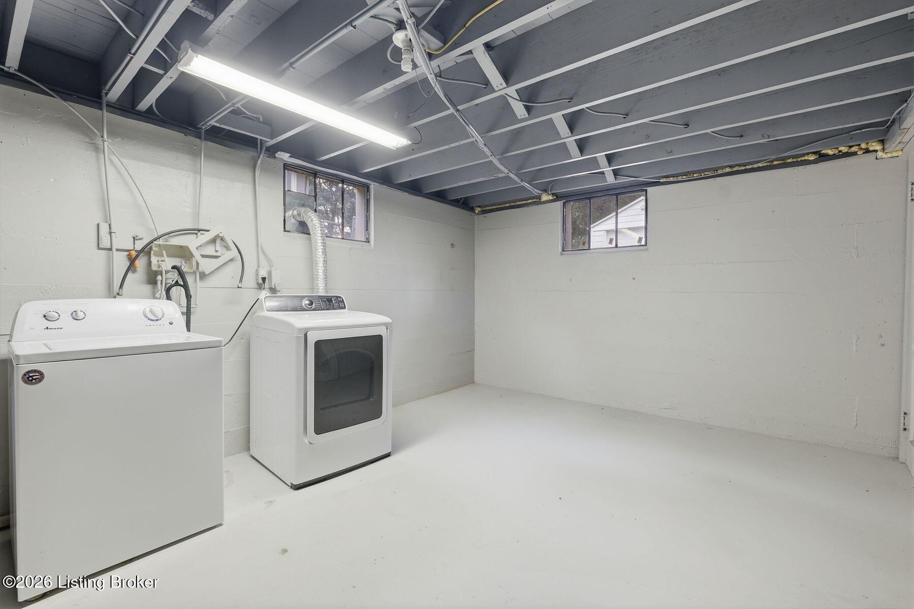 2543 Ridgewood Ave Property Photo 23