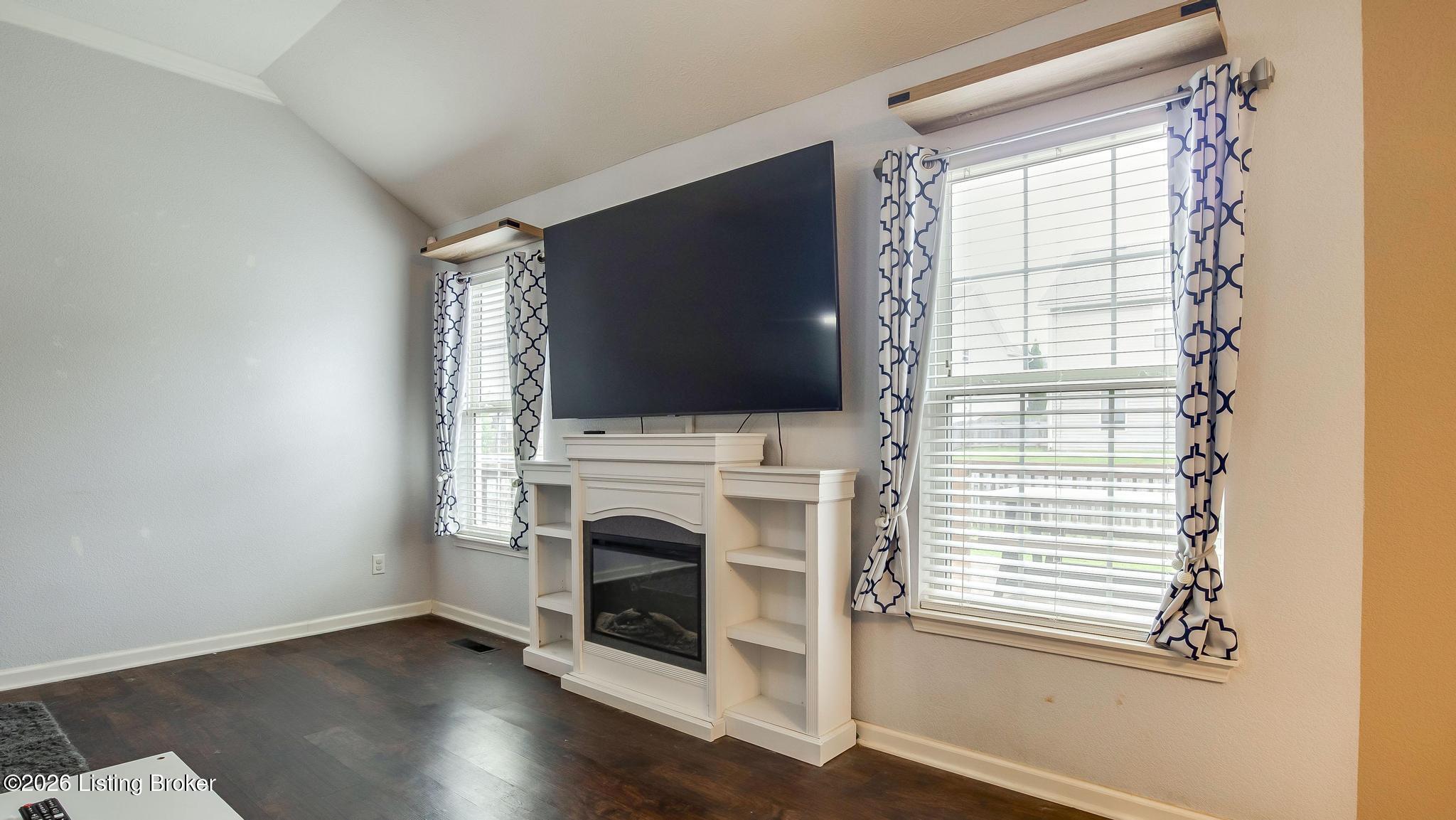 11109 Pebble Trace Property Photo 5