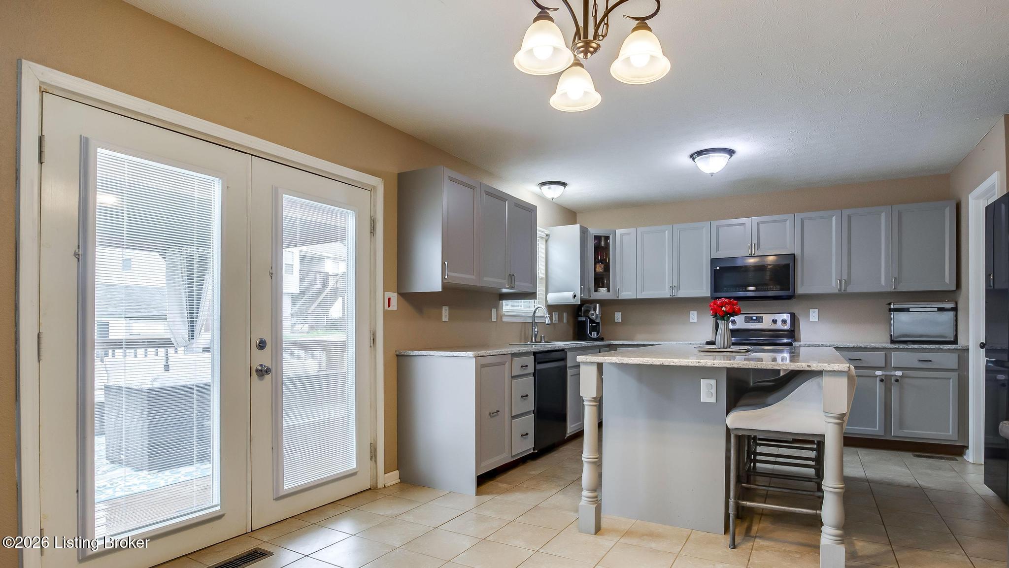 11109 Pebble Trace Property Photo 12