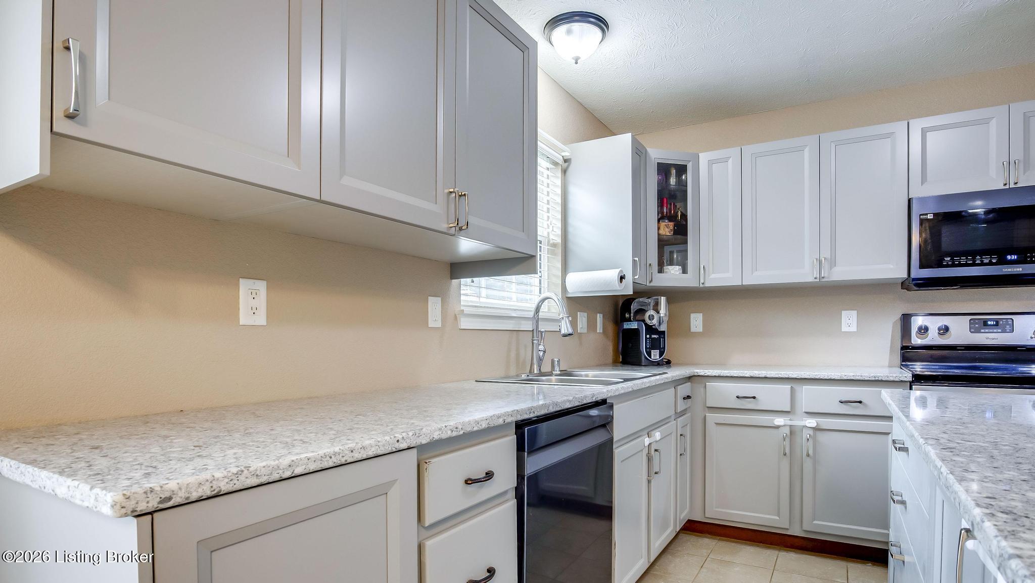 11109 Pebble Trace Property Photo 13
