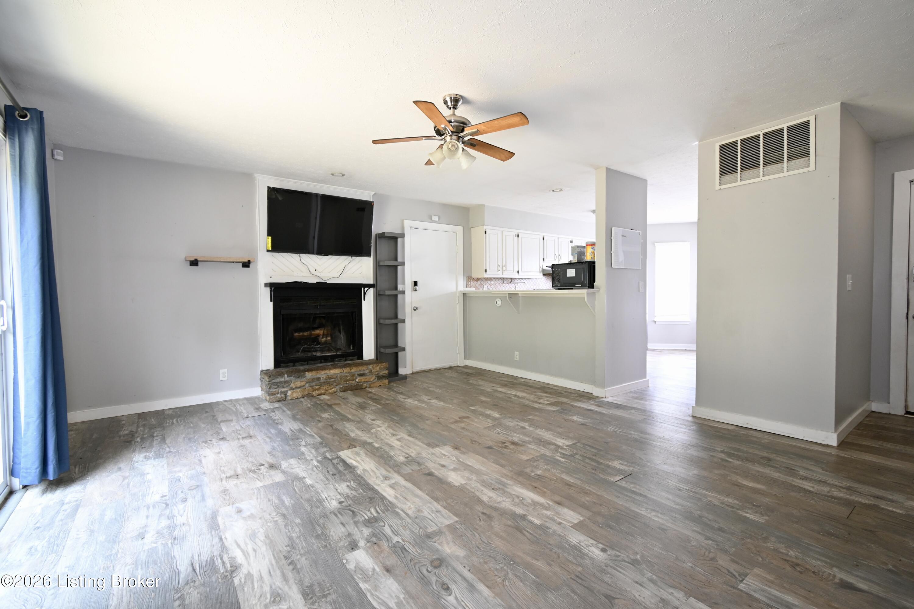 4617 Middleburg Ct Property Photo 4