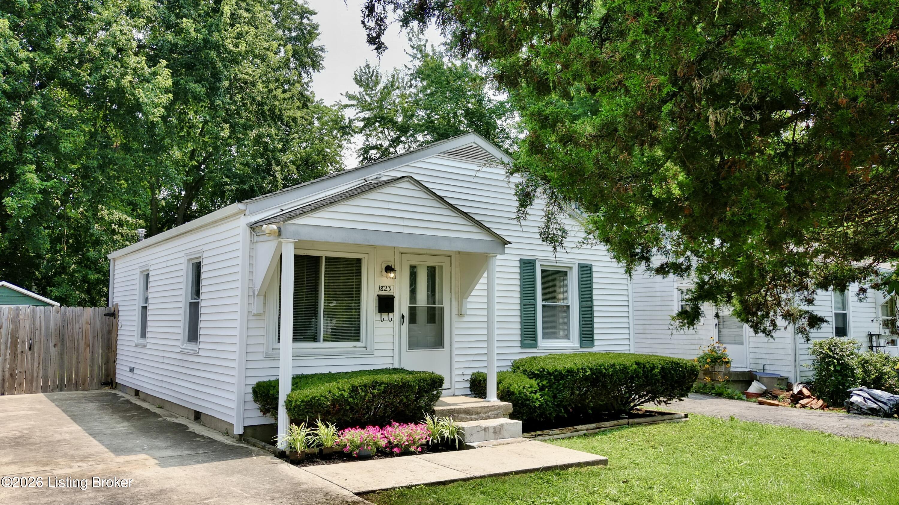 1823 Pershing Ave Property Photo 1