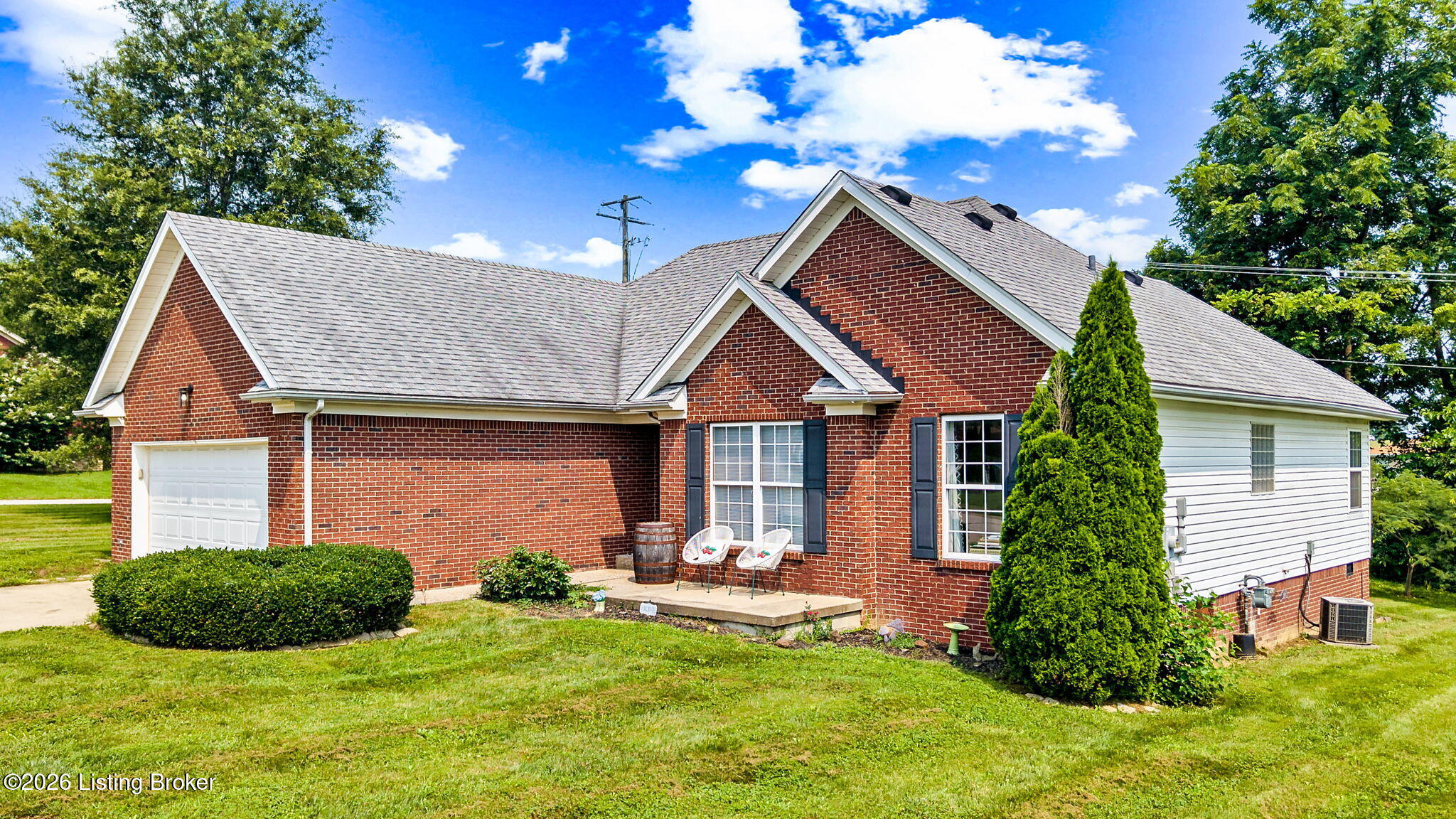 7 Lone Oak Dr Property Photo 2
