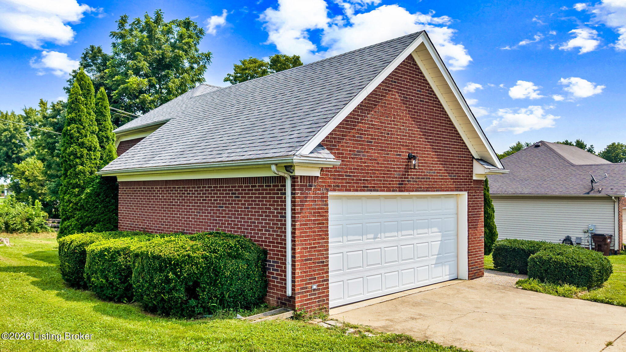 7 Lone Oak Dr Property Photo 3